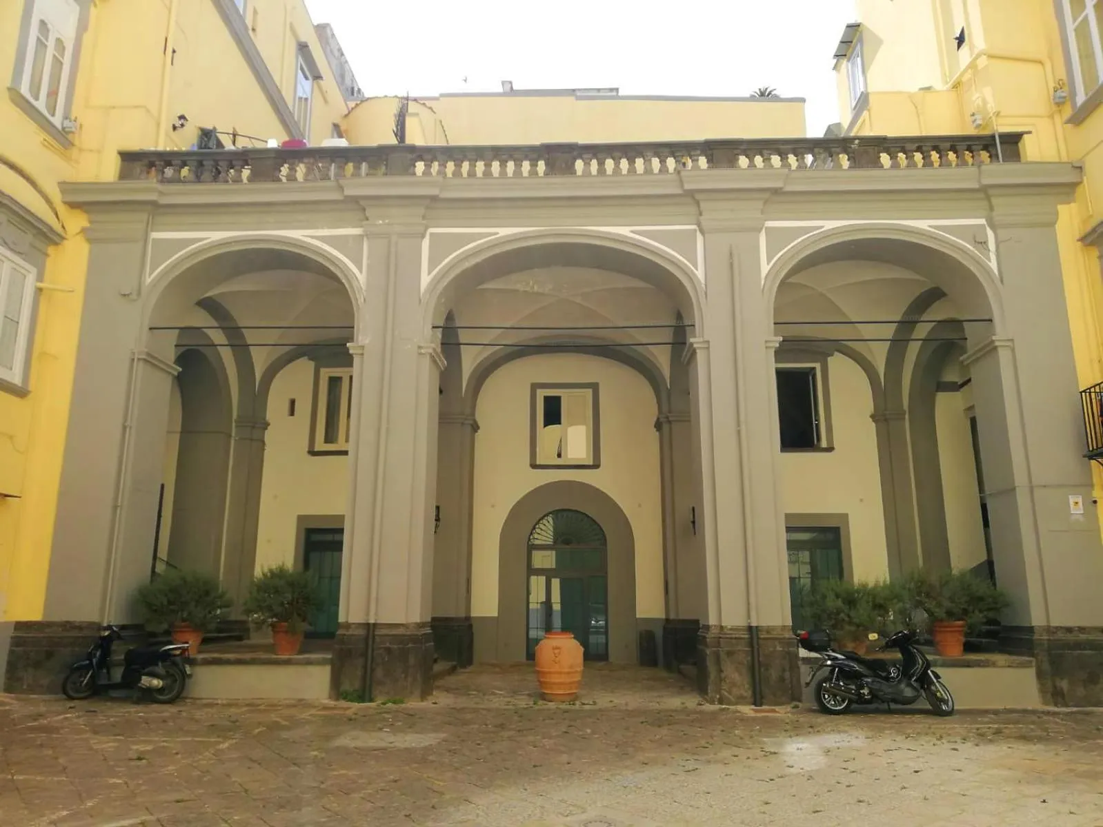 Property building in In...Napoli B&B