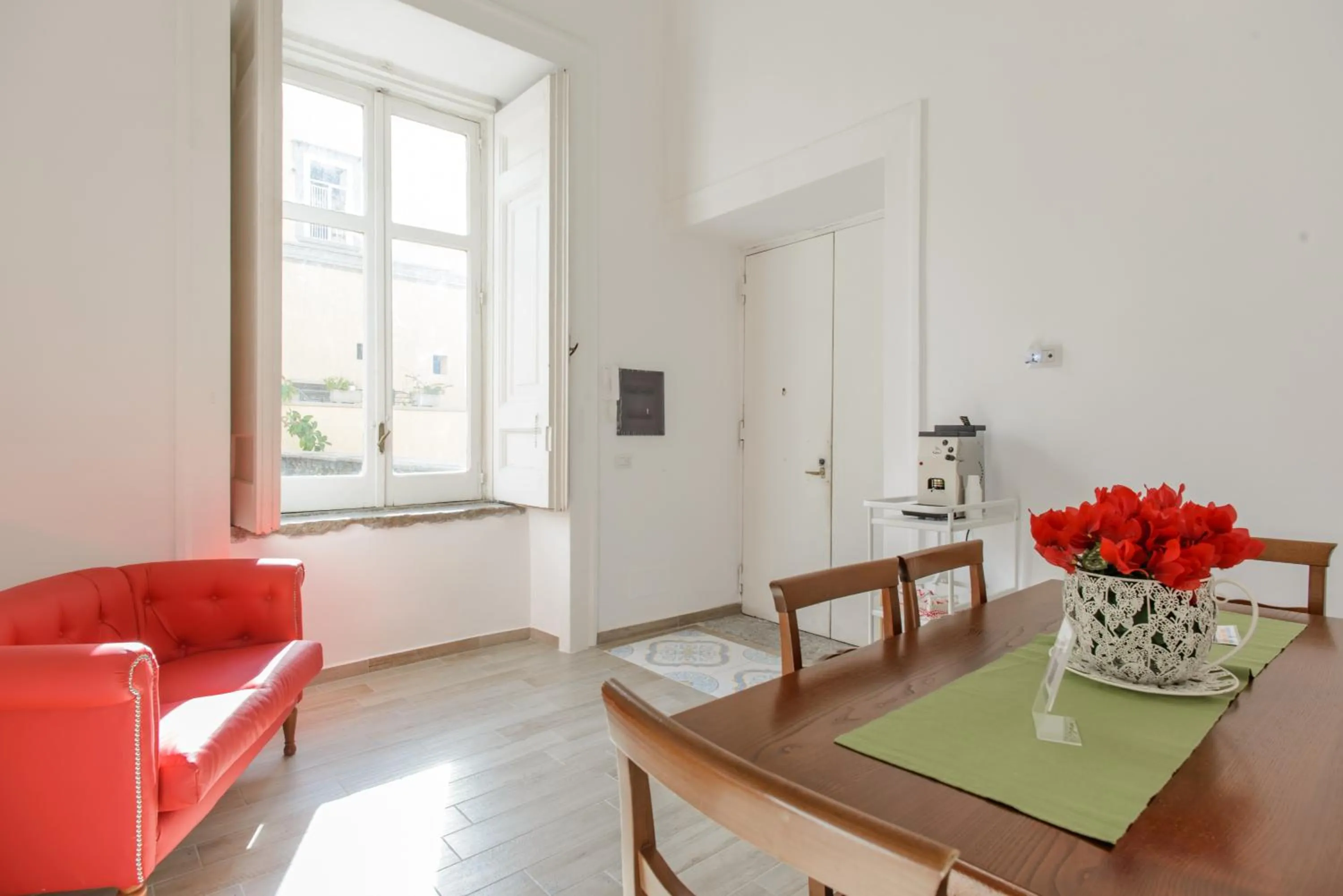 Communal lounge/ TV room in In...Napoli B&B