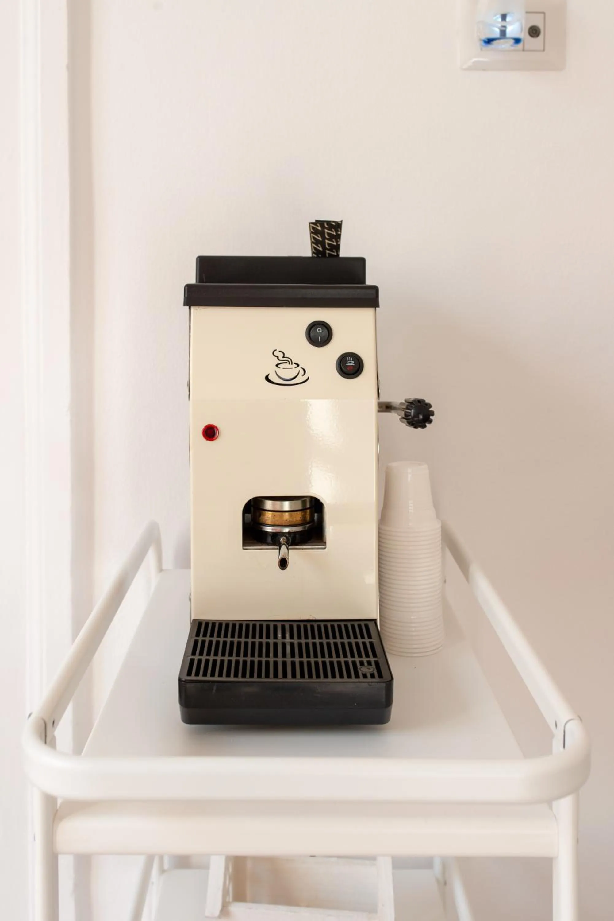 Communal lounge/ TV room in In...Napoli B&B