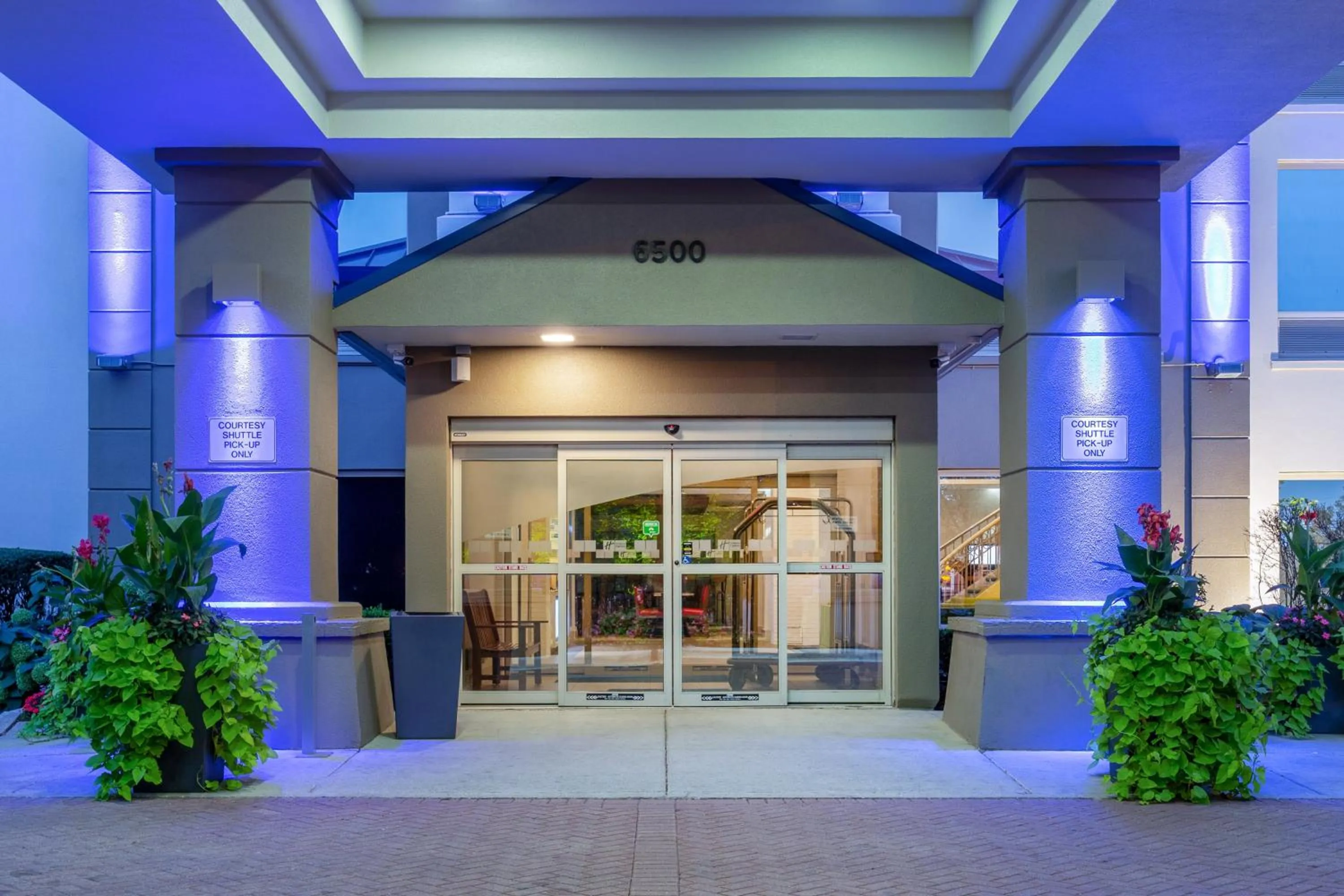 Property building in Holiday Inn Express & Suites Chicago-Midway Airport by IHG