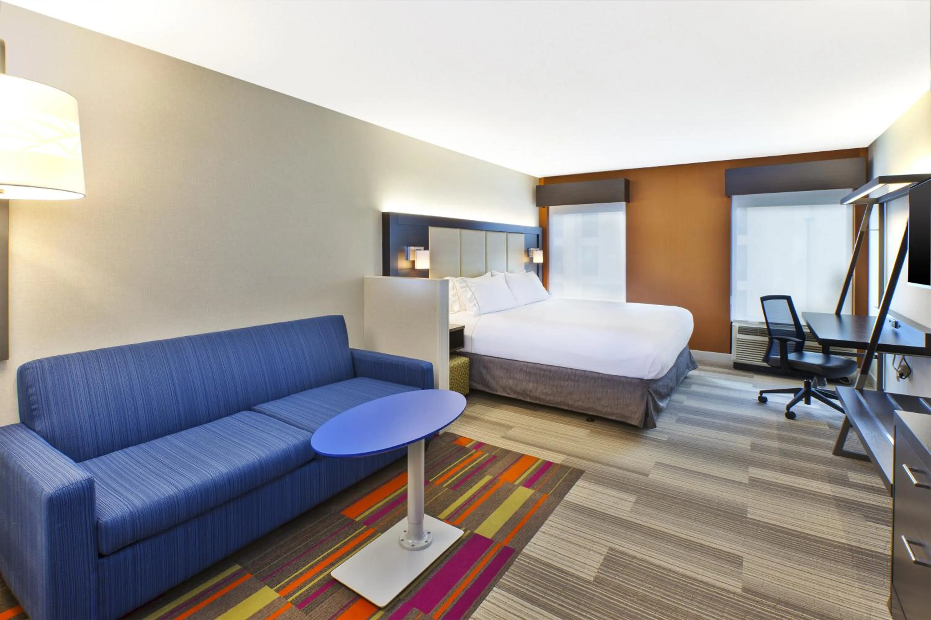 Photo of the whole room, Bed in Holiday Inn Express & Suites Chicago-Midway Airport by IHG