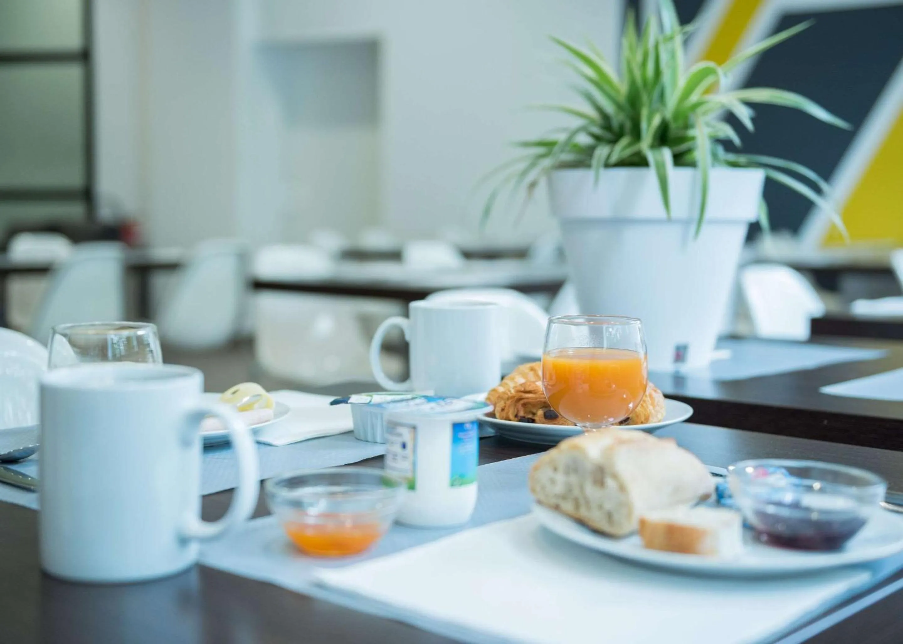 Breakfast in Comfort Aparthotel Nimes Centre