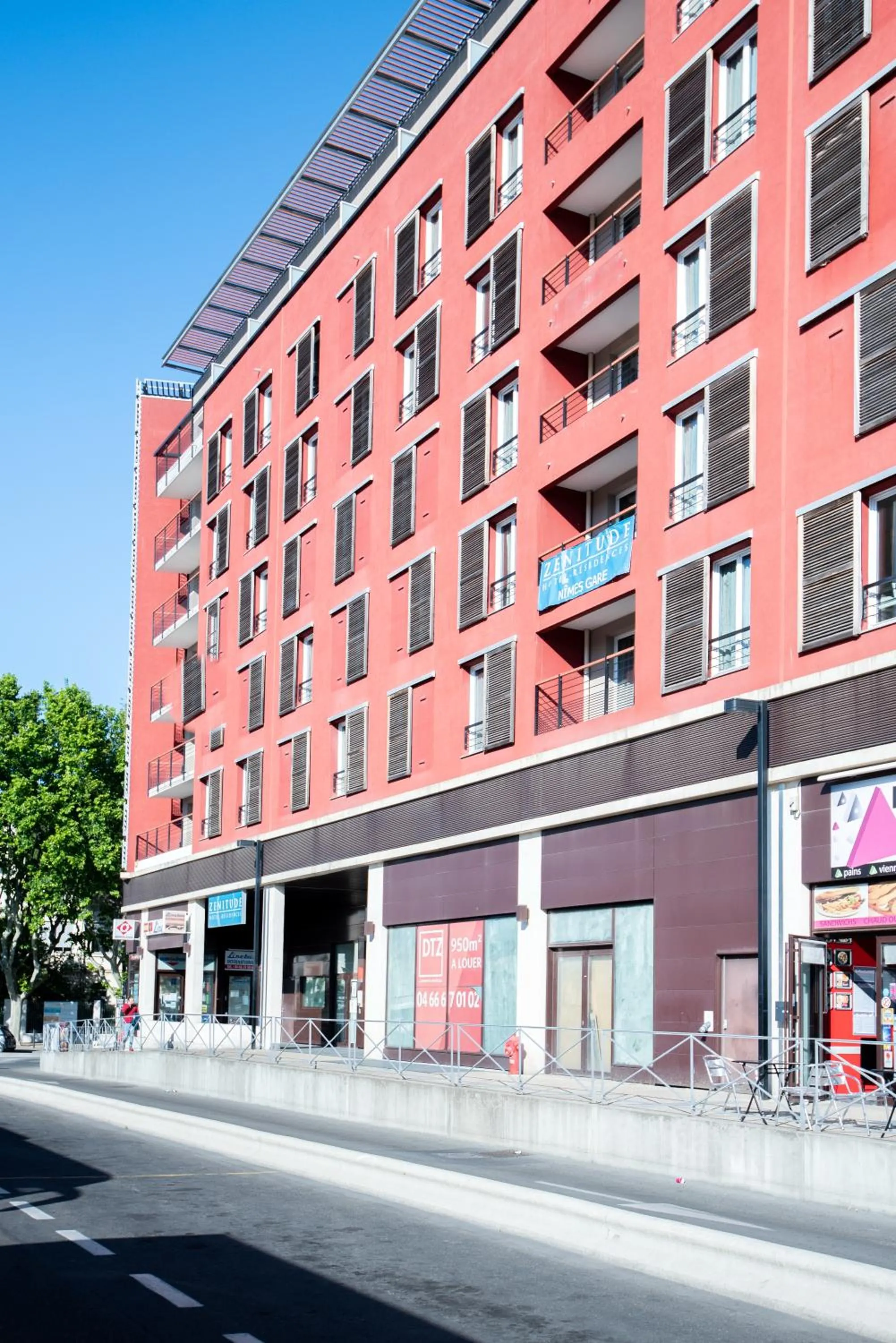 Property building in Comfort Aparthotel Nimes Centre