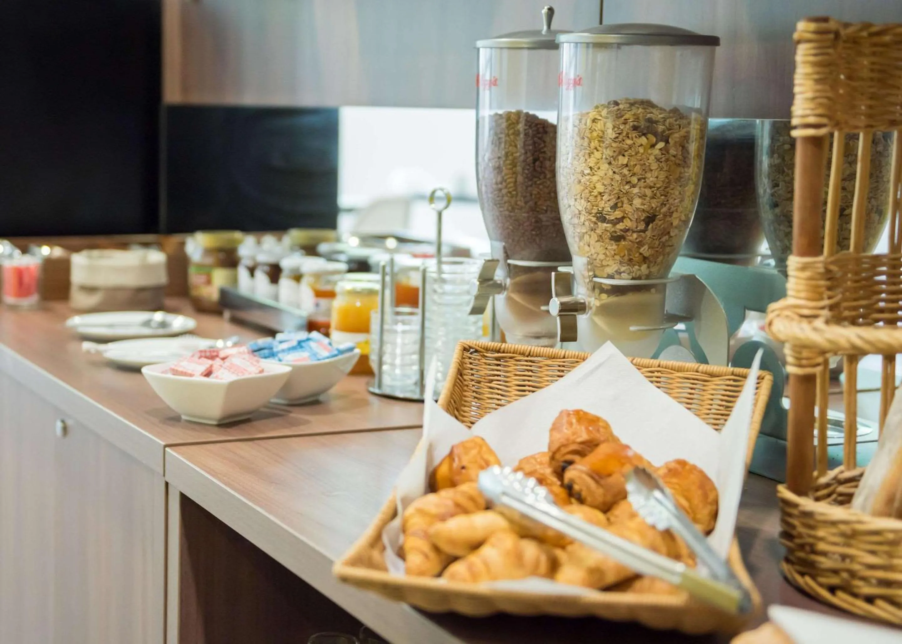 Breakfast in Comfort Aparthotel Nimes Centre