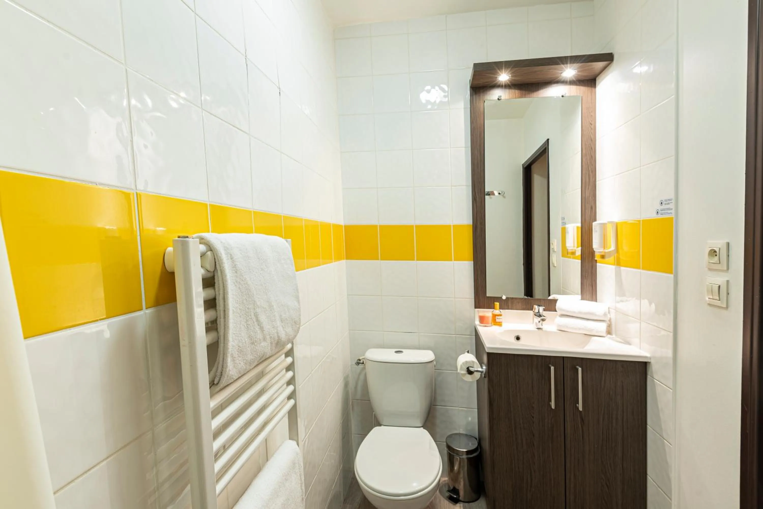 Bathroom in Comfort Aparthotel Nimes Centre