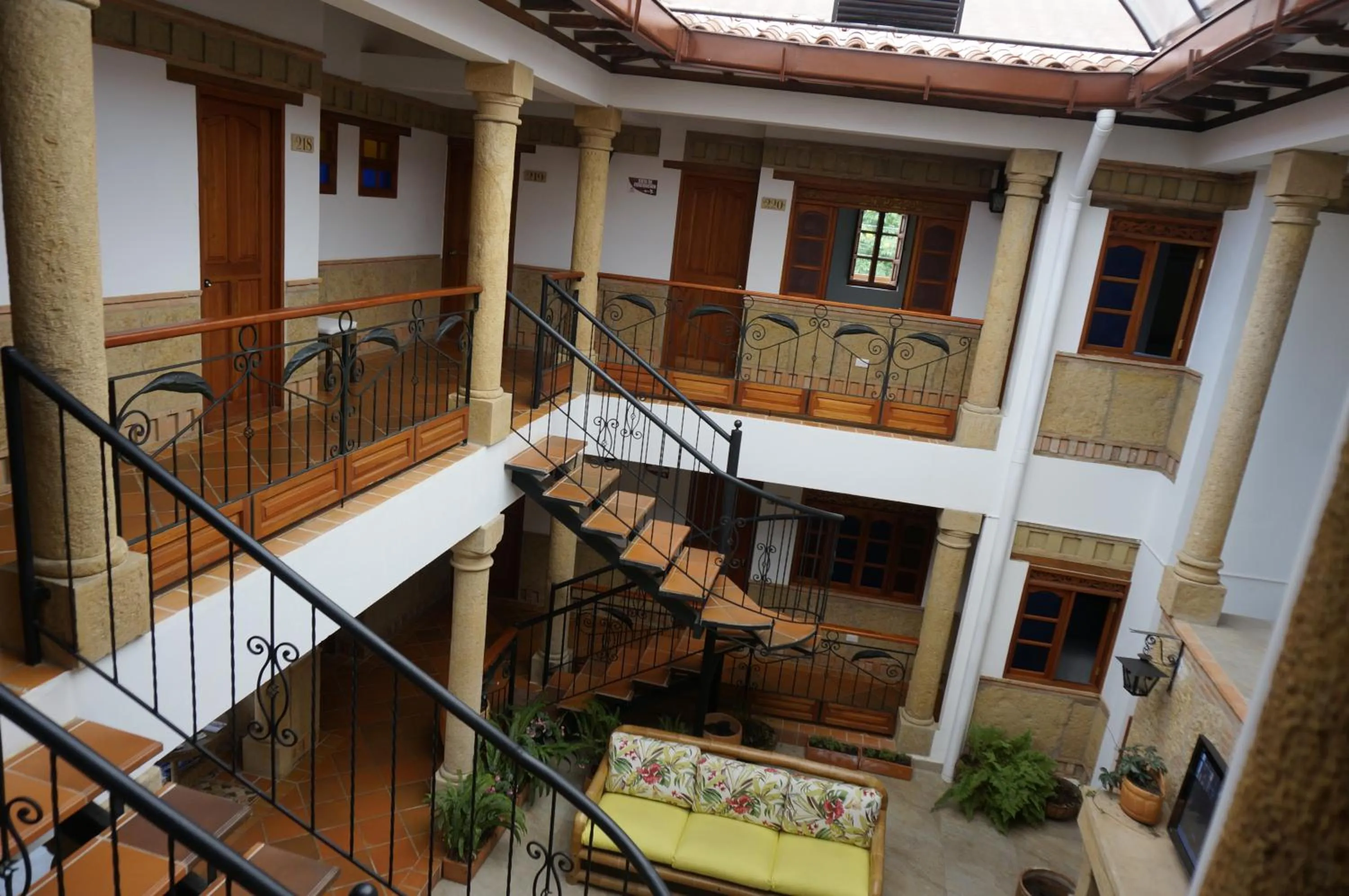 Lounge or bar in Hotel Campanario Real