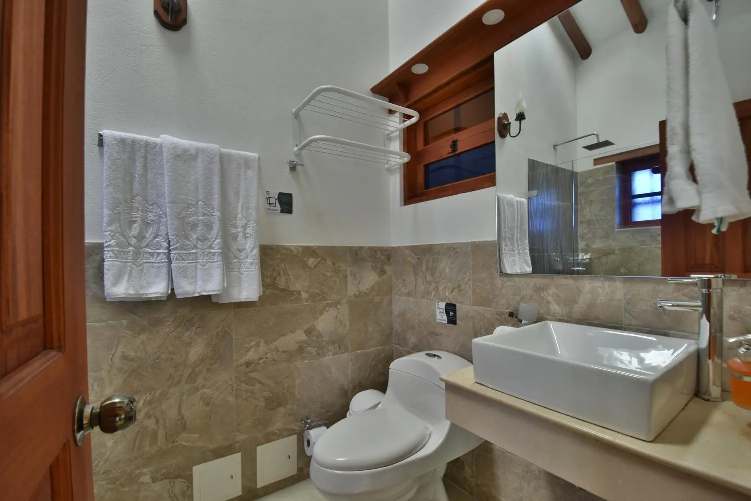 Shower in Hotel Campanario Real