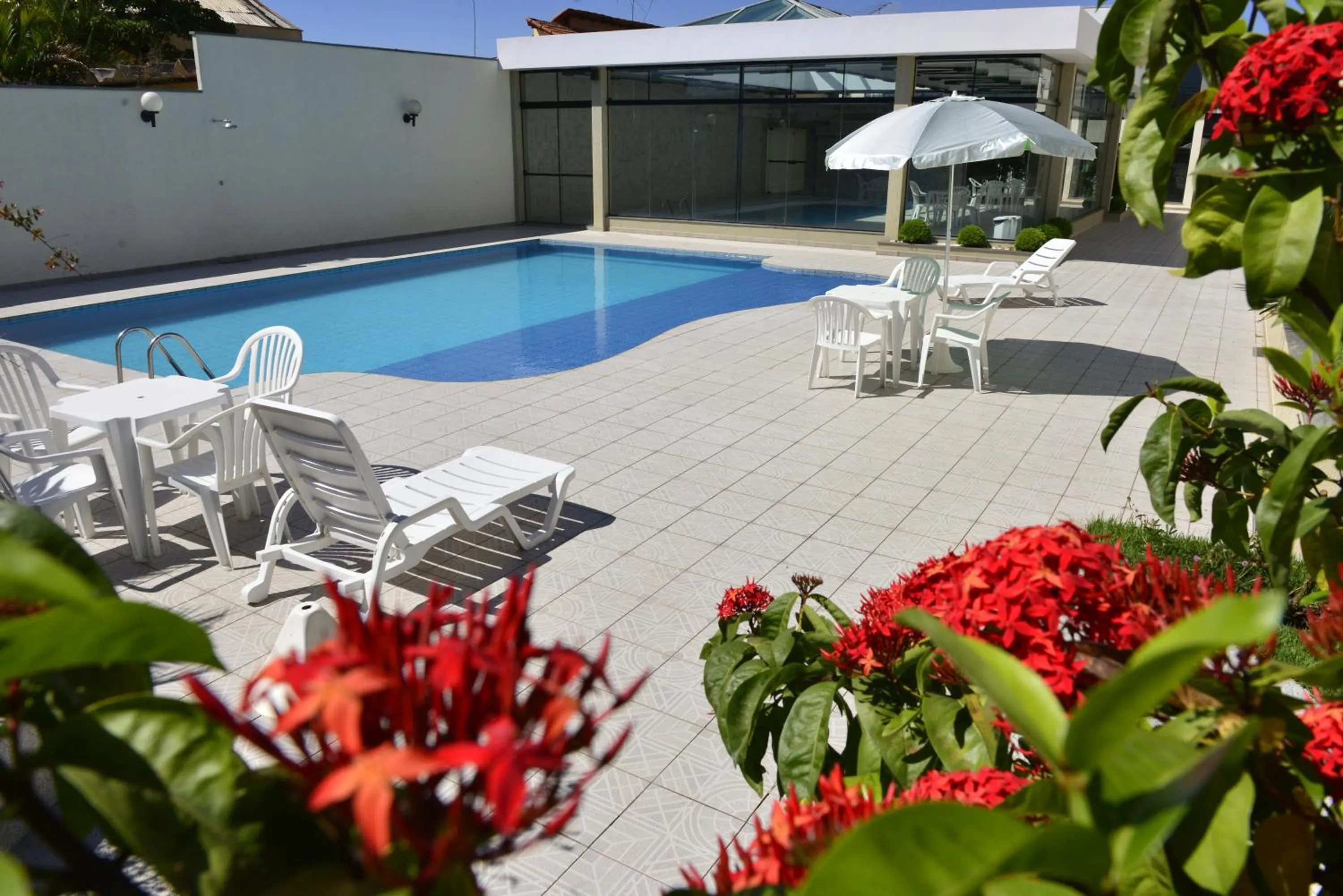 Swimming pool in Biazi Plaza Hotel Bauru