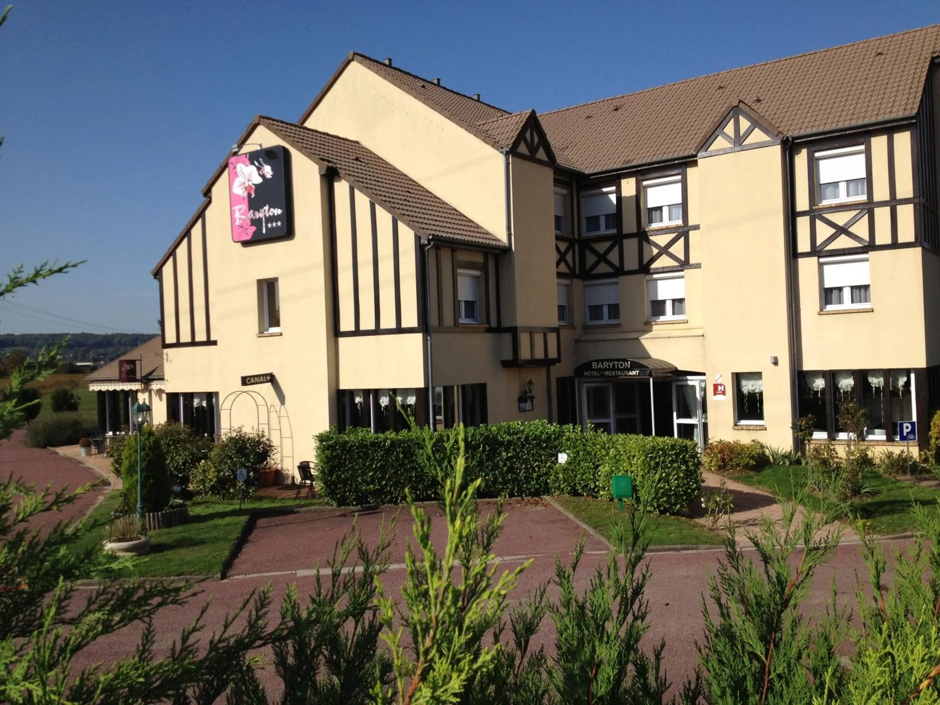 Facade/entrance in Hotel Restaurant Baryton