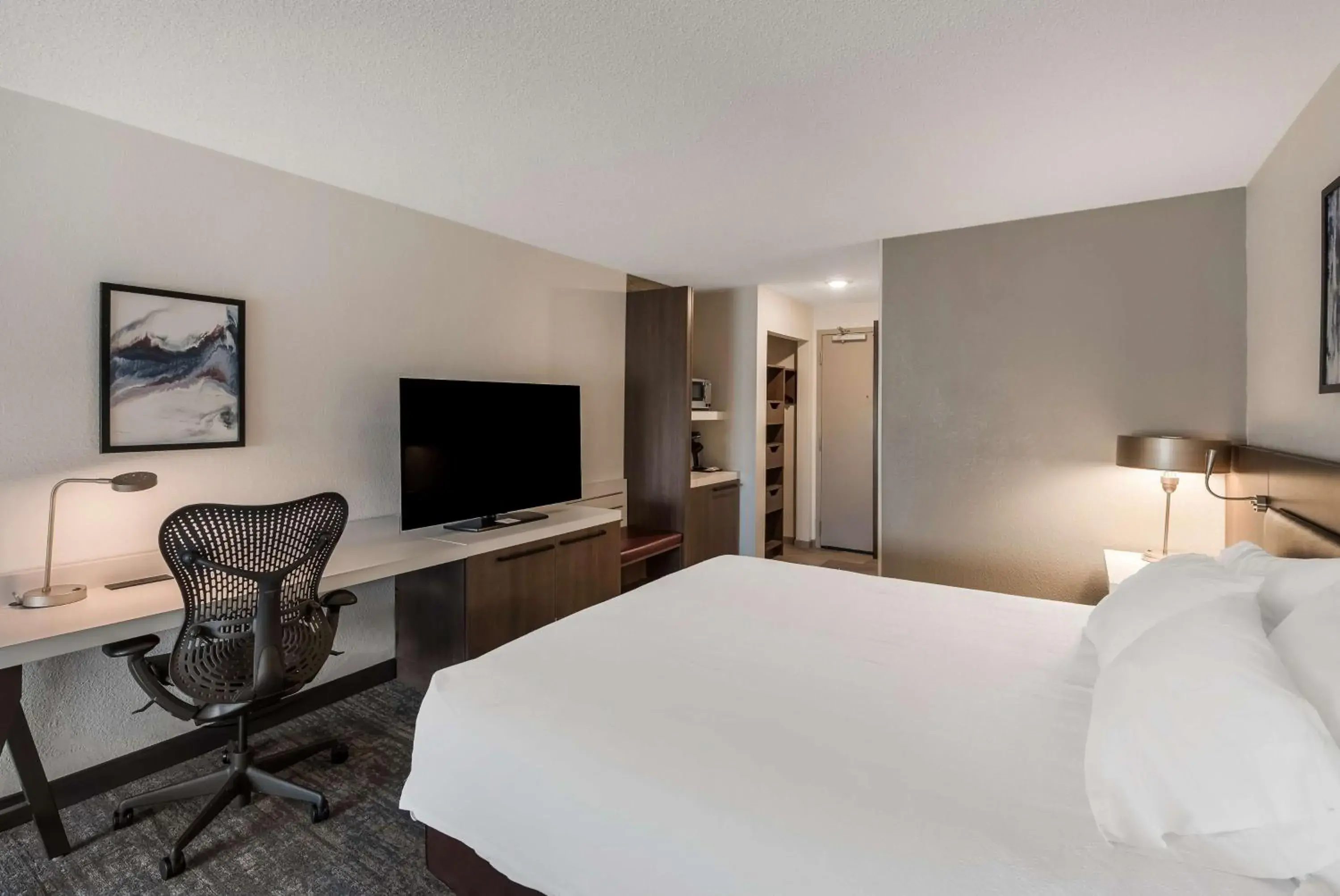 Deluxe King Room - Non-Smoking in Hilton Garden Inn Columbus/Grove City Deluxe King Room - Non-Smoking in Hilton Garden Inn Columbus/Grove City