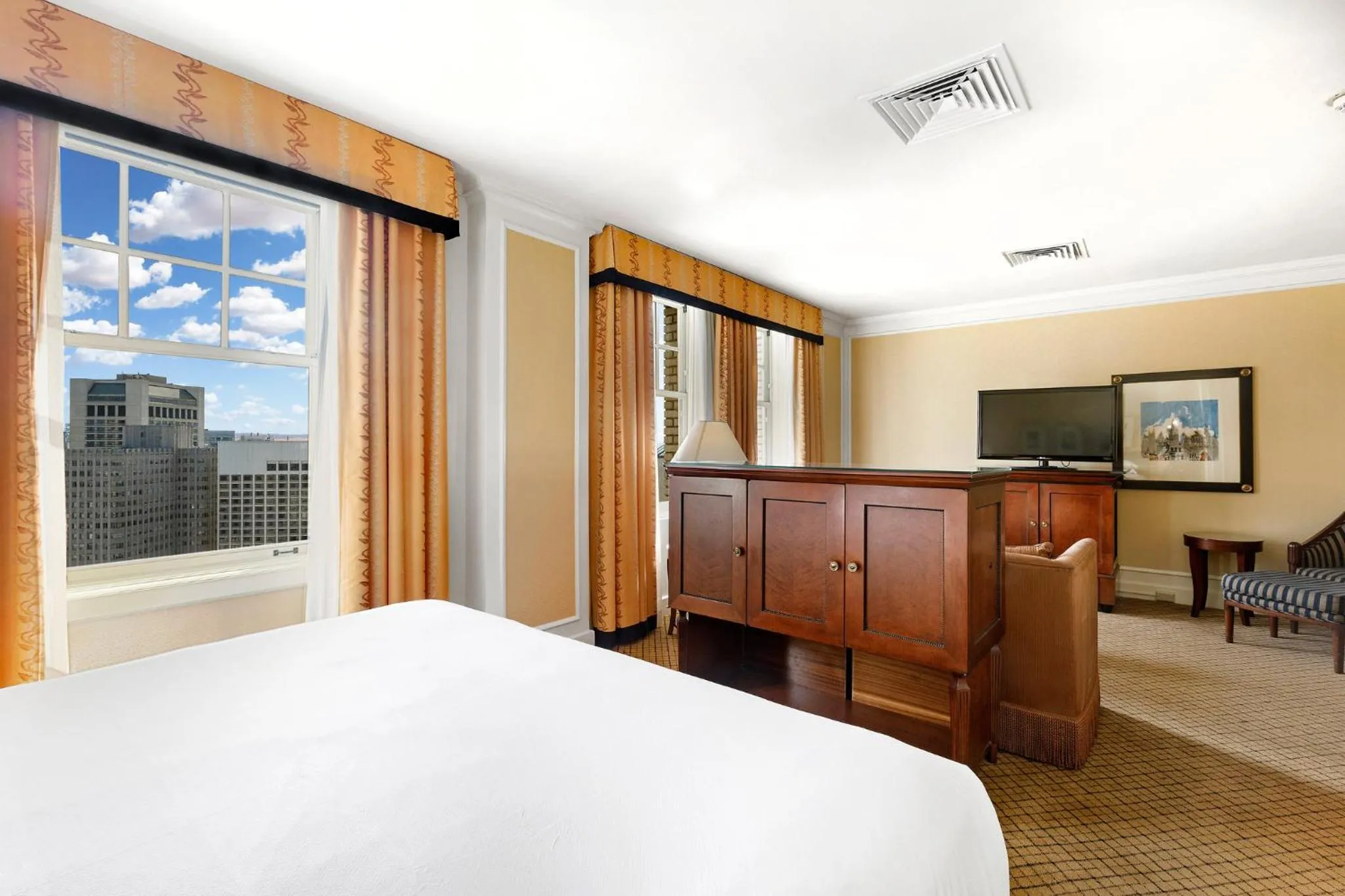 Bedroom, Bed in InterContinental Mark Hopkins San Francisco by IHG