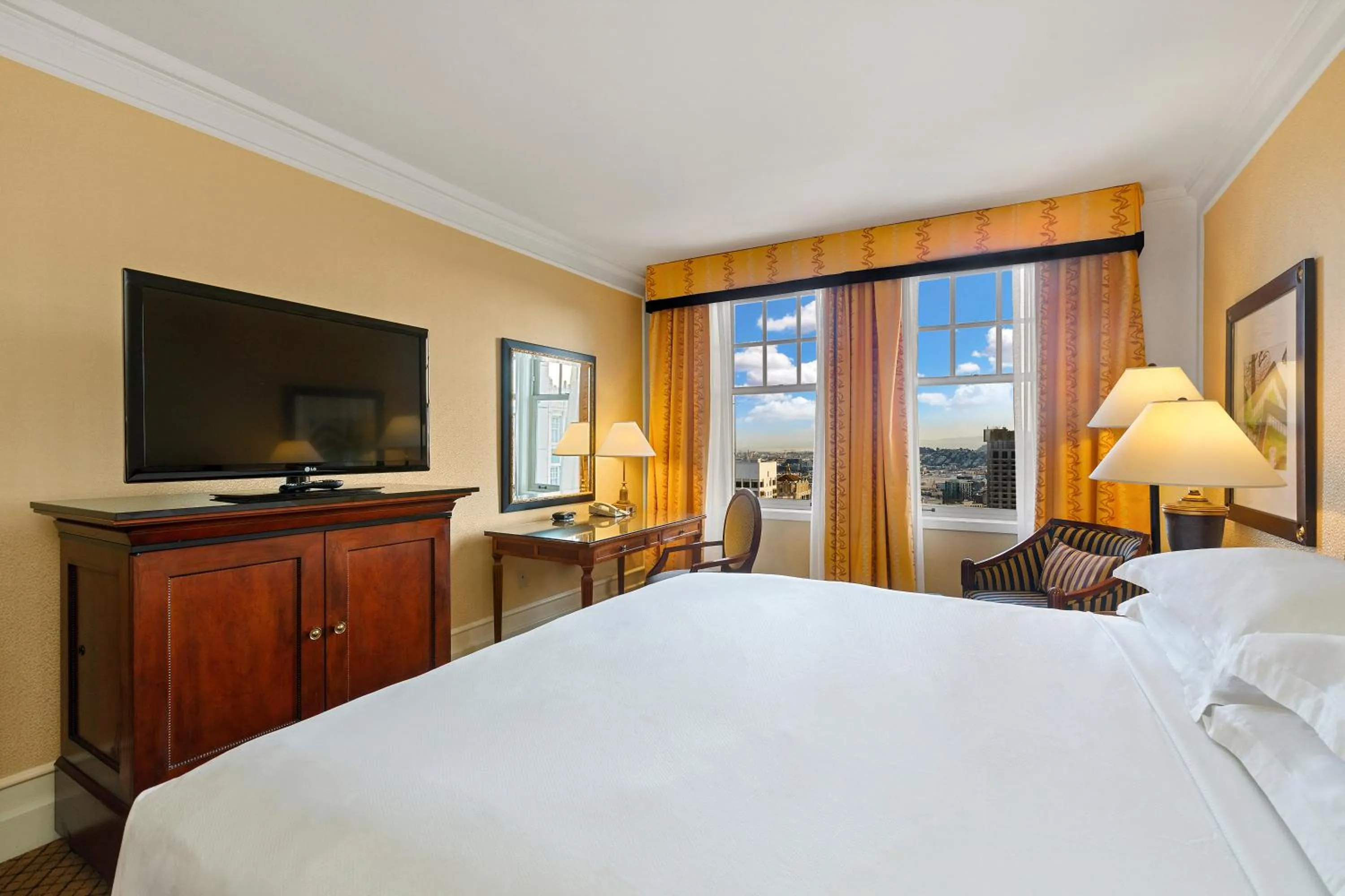 Bedroom, Bed in InterContinental Mark Hopkins San Francisco by IHG