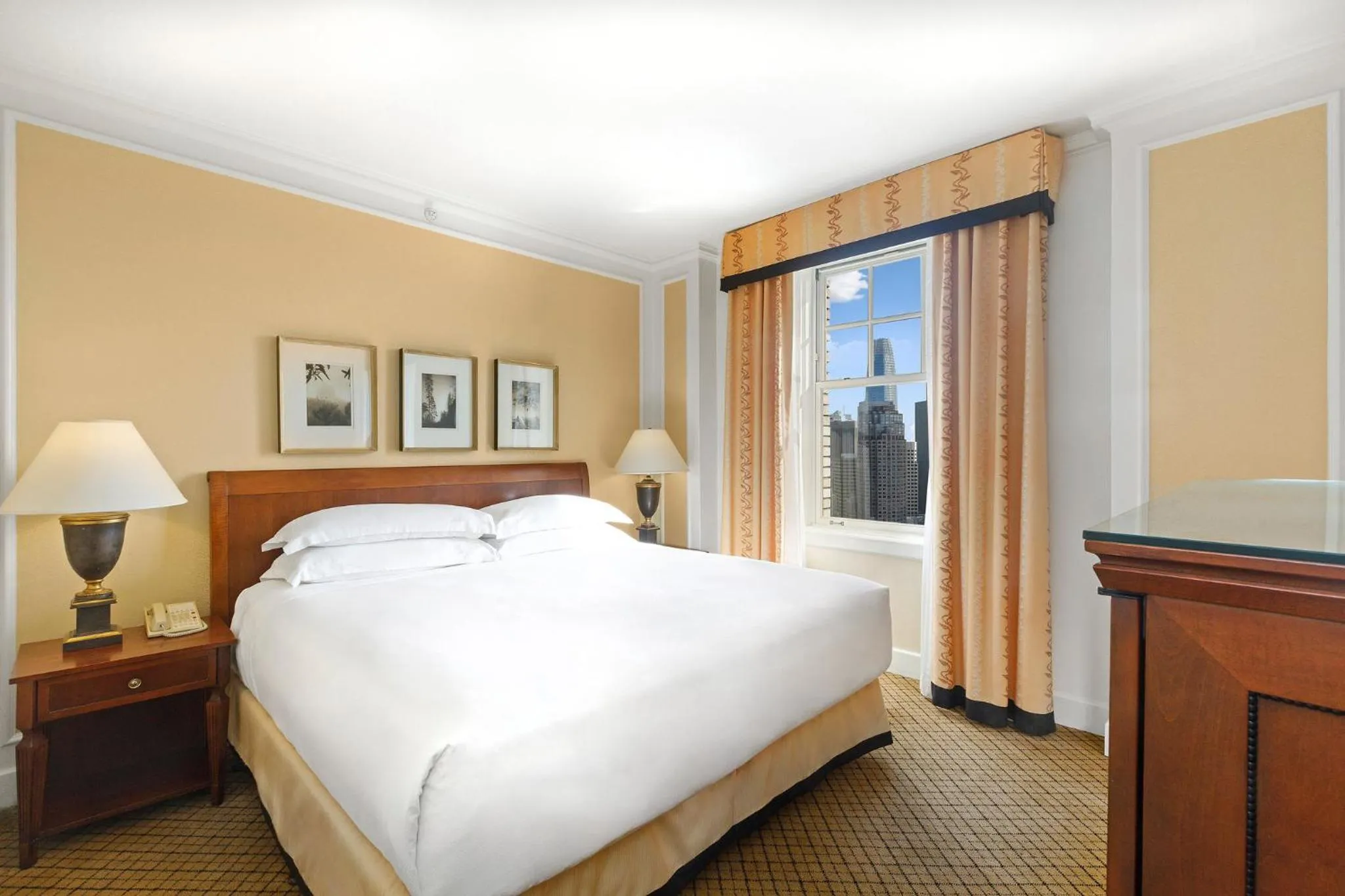 Bedroom, Bed in InterContinental Mark Hopkins San Francisco by IHG