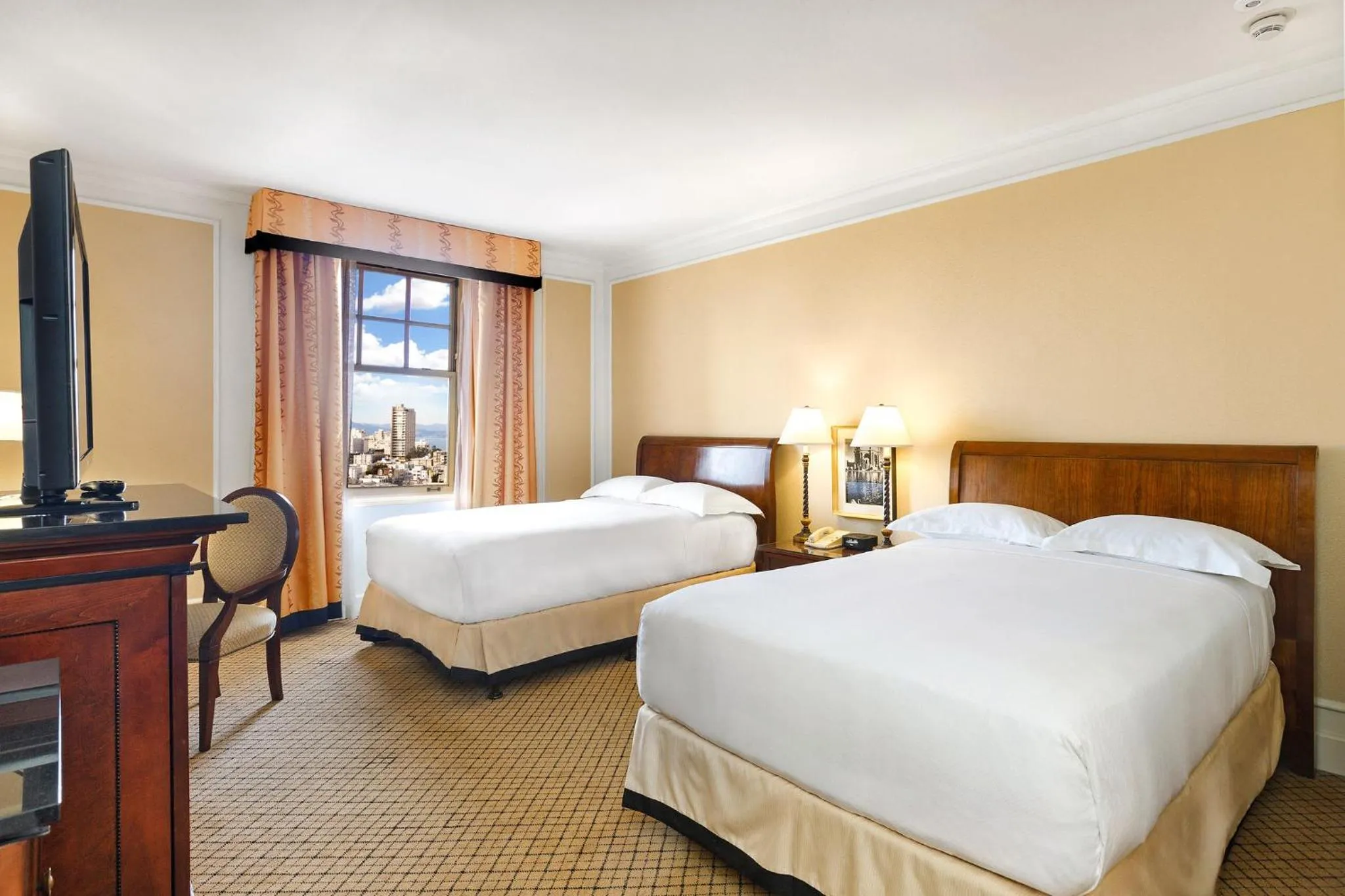 Photo of the whole room, Bed in InterContinental Mark Hopkins San Francisco by IHG