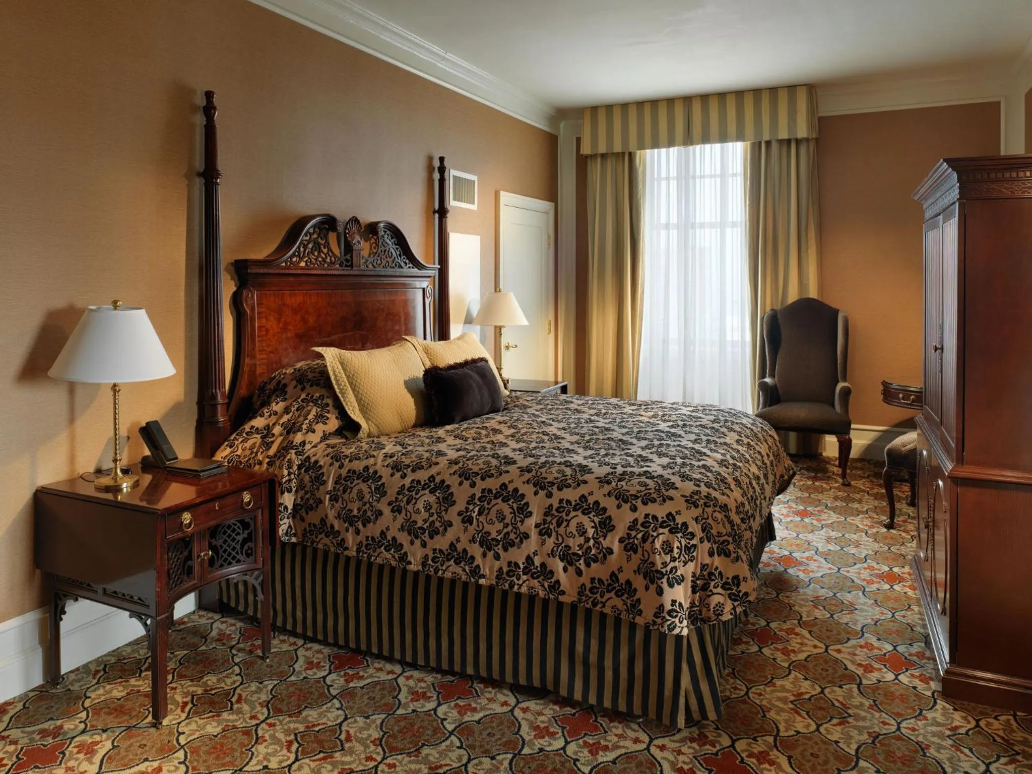 Bedroom, Bed in InterContinental Mark Hopkins San Francisco by IHG