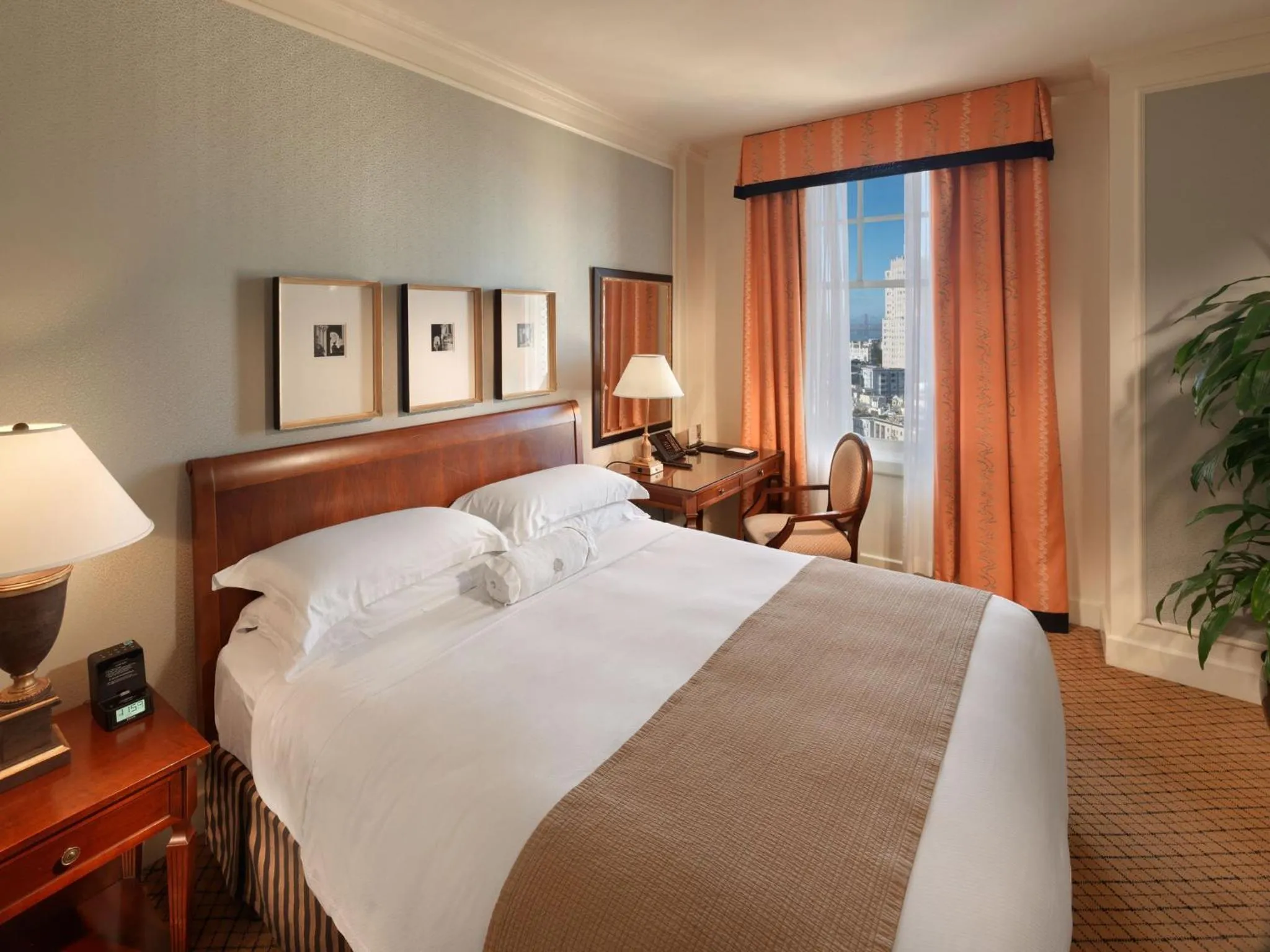 Bedroom, Bed in InterContinental Mark Hopkins San Francisco by IHG