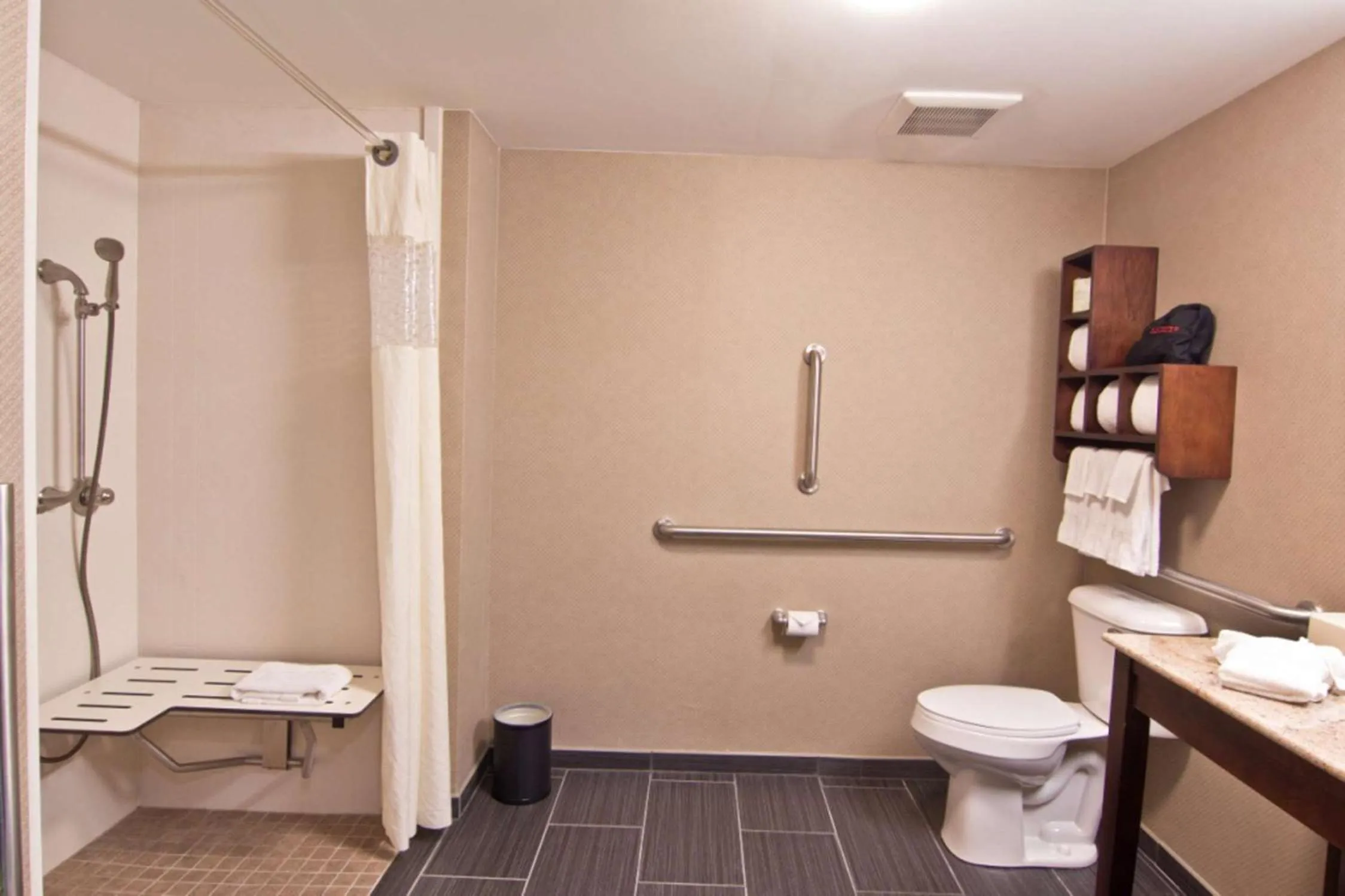 Bed in Hampton Inn Columbus-South