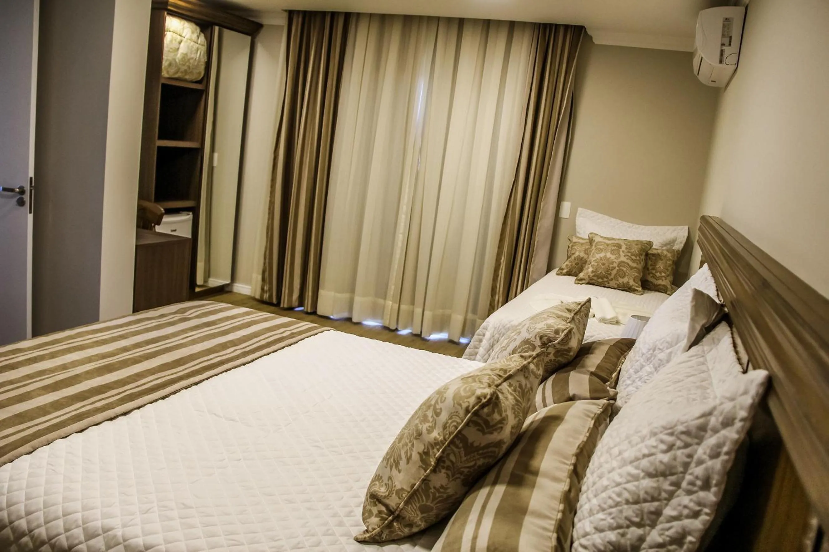 Photo of the whole room, Bed in Hotel Gramado Interlaken