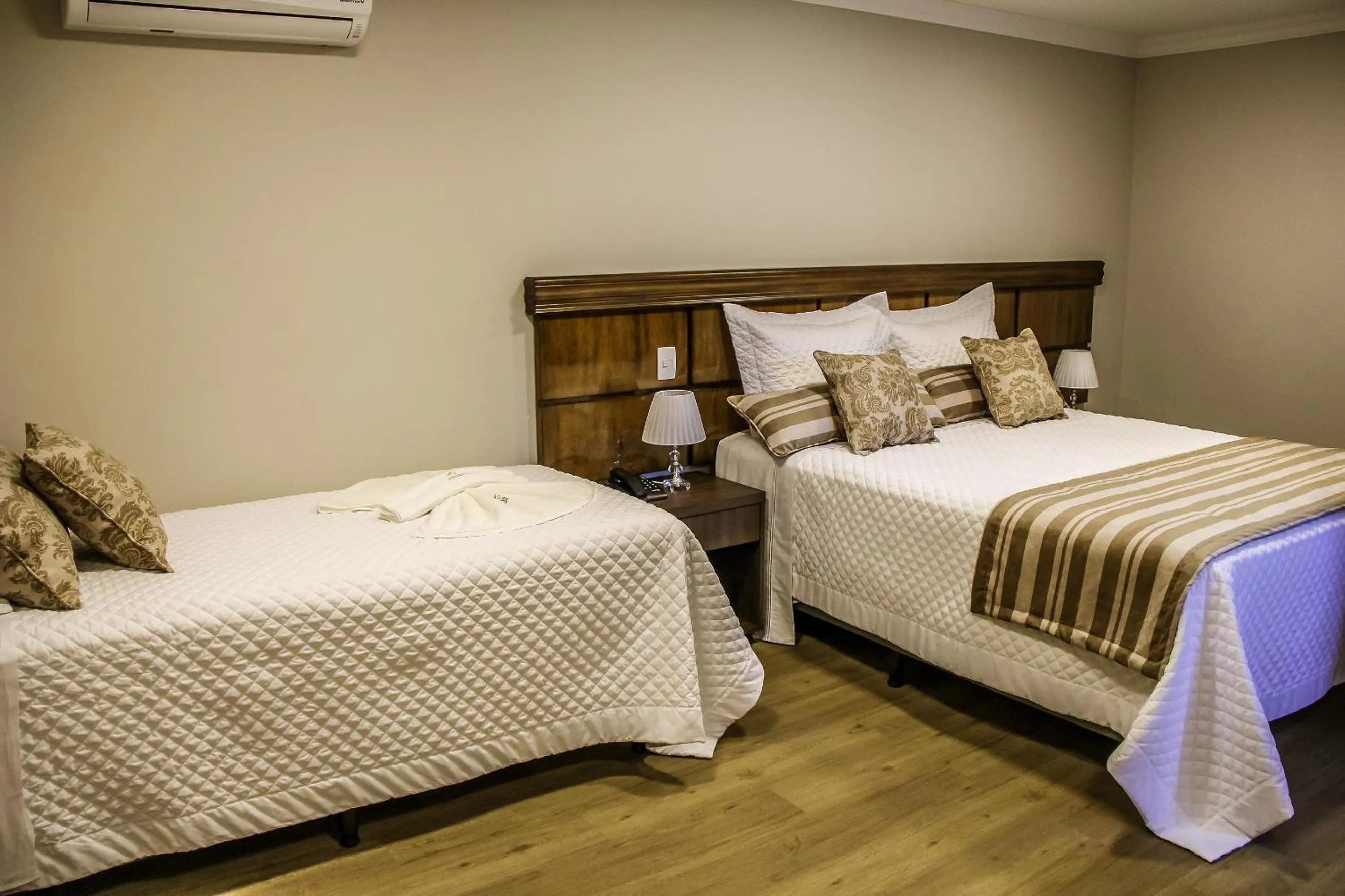 Photo of the whole room, Bed in Hotel Gramado Interlaken