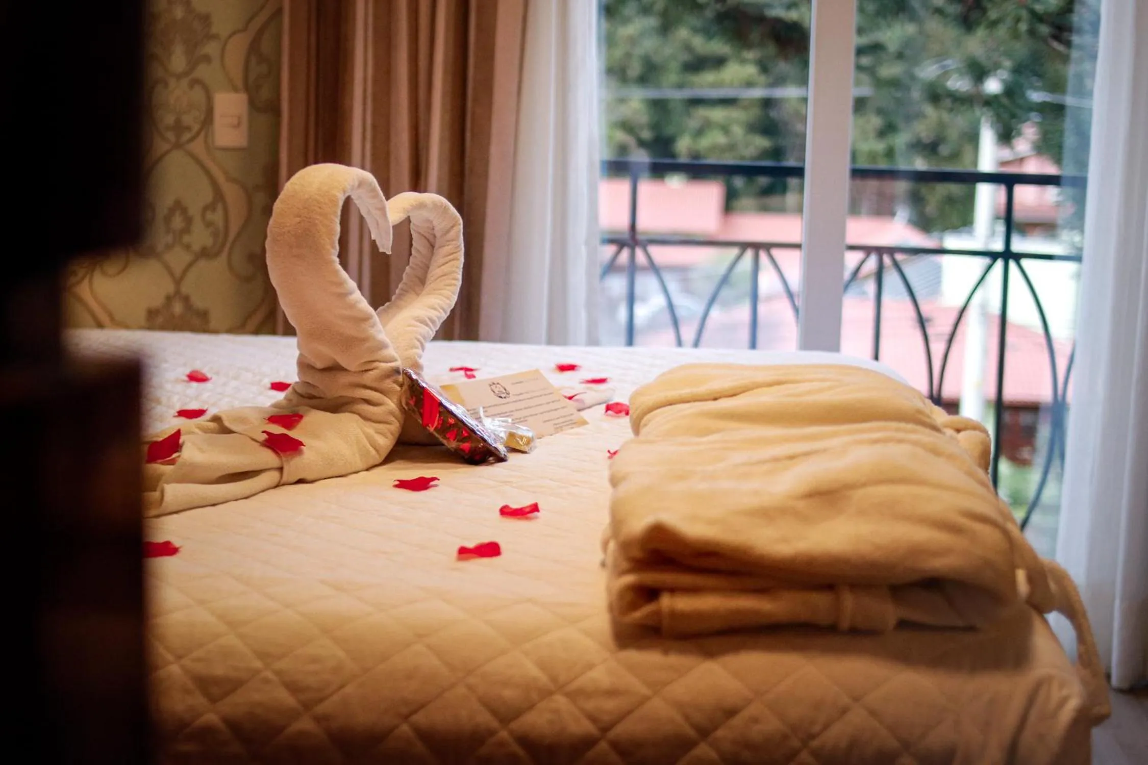 View (from property/room), Bed in Hotel Gramado Interlaken