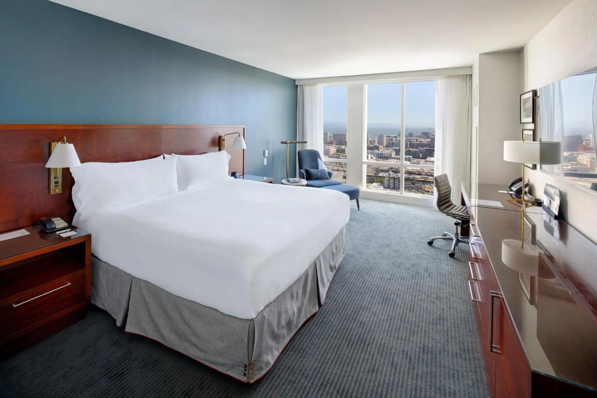 Photo of the whole room, Bed in InterContinental San Francisco by IHG
