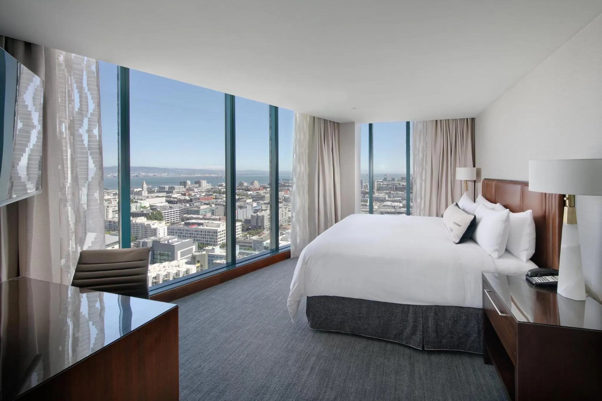 Photo of the whole room, Bed in InterContinental San Francisco by IHG