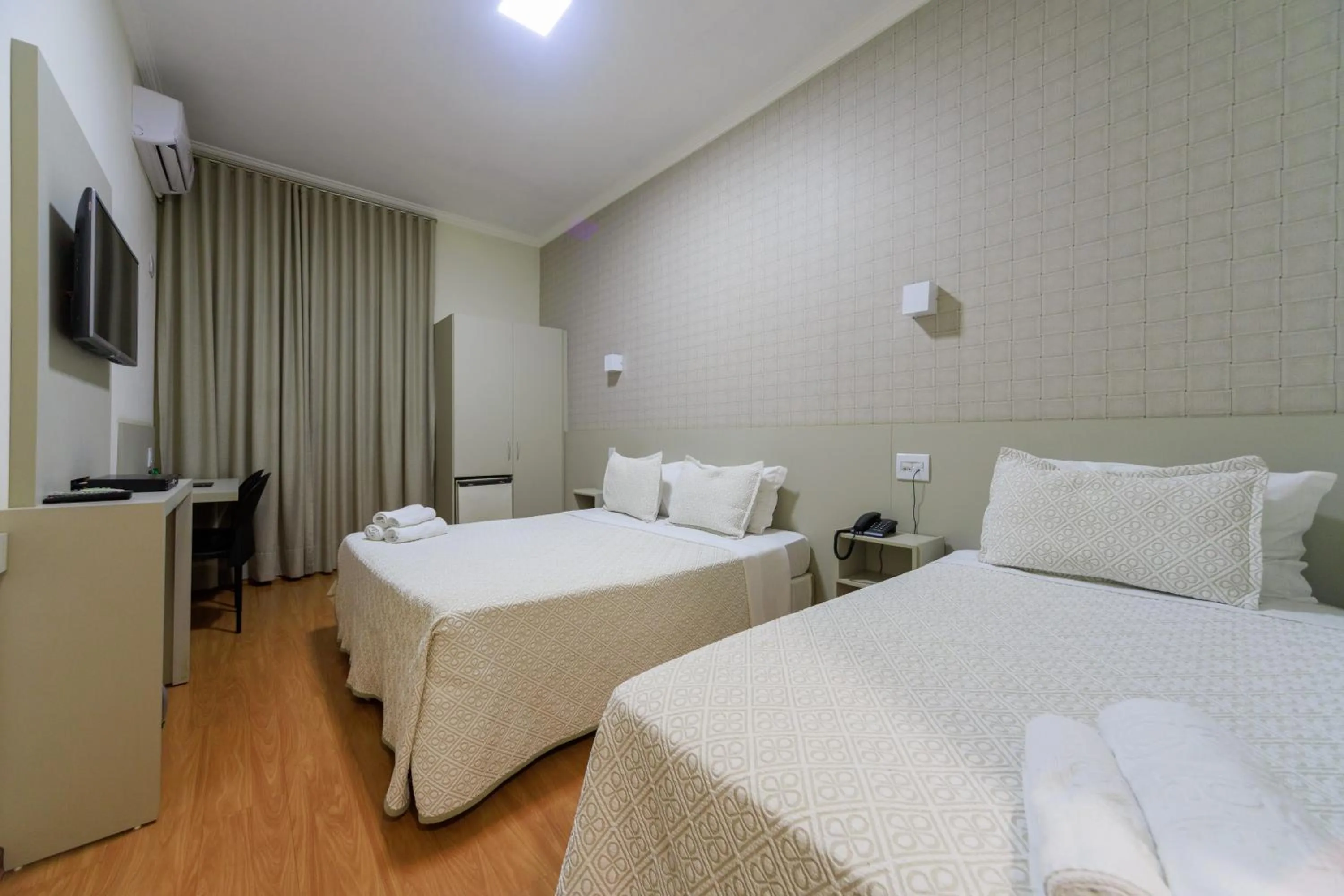 Bedroom, Bed in Realce Hotel