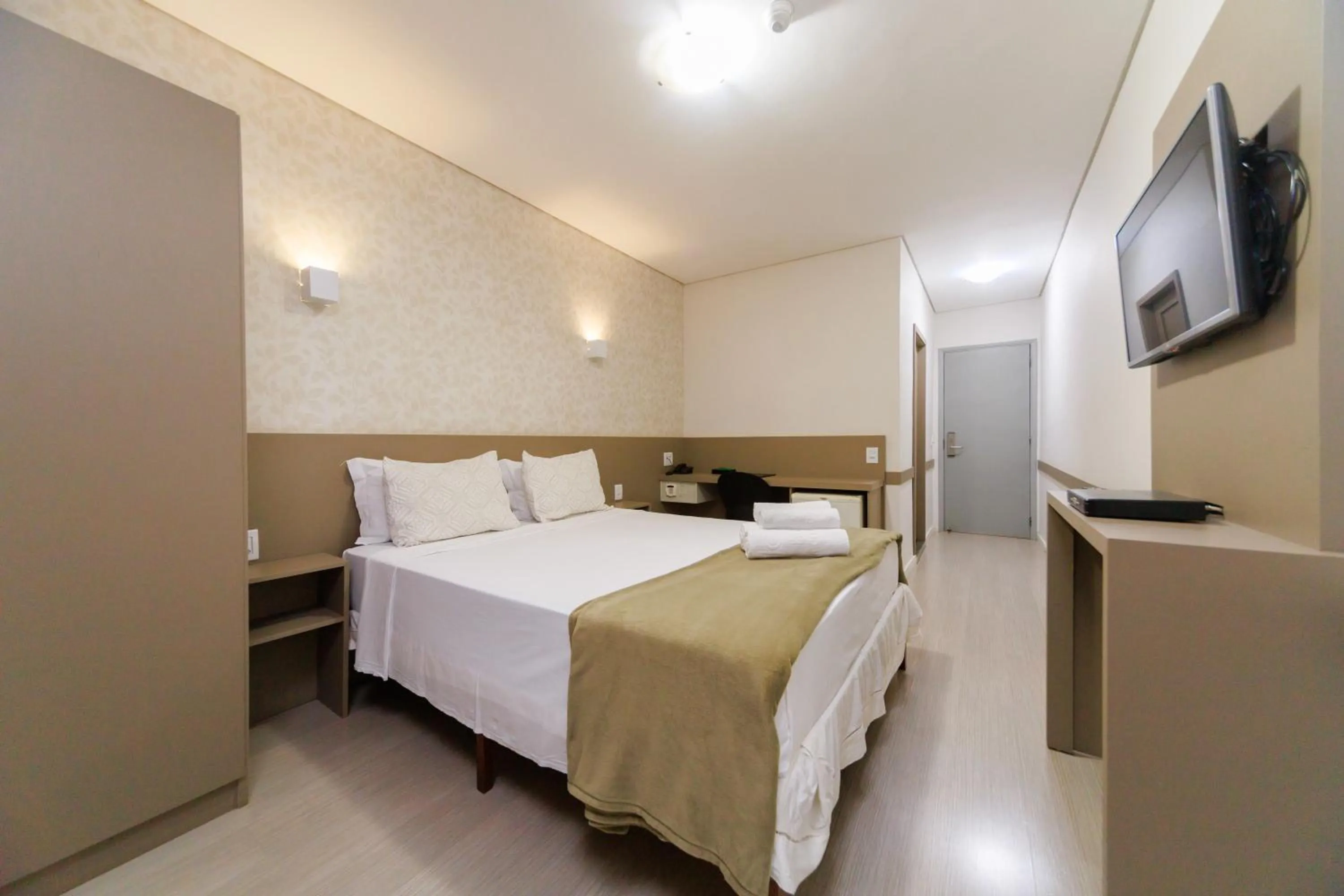 Bedroom, Bed in Realce Hotel