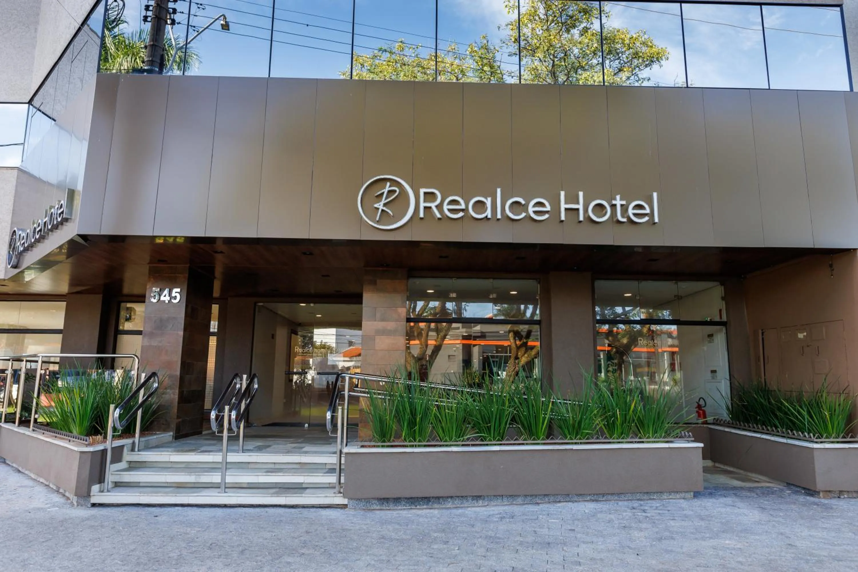 Facade/entrance in Realce Hotel