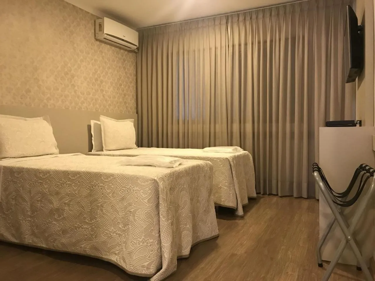 Photo of the whole room, Bed in Realce Hotel