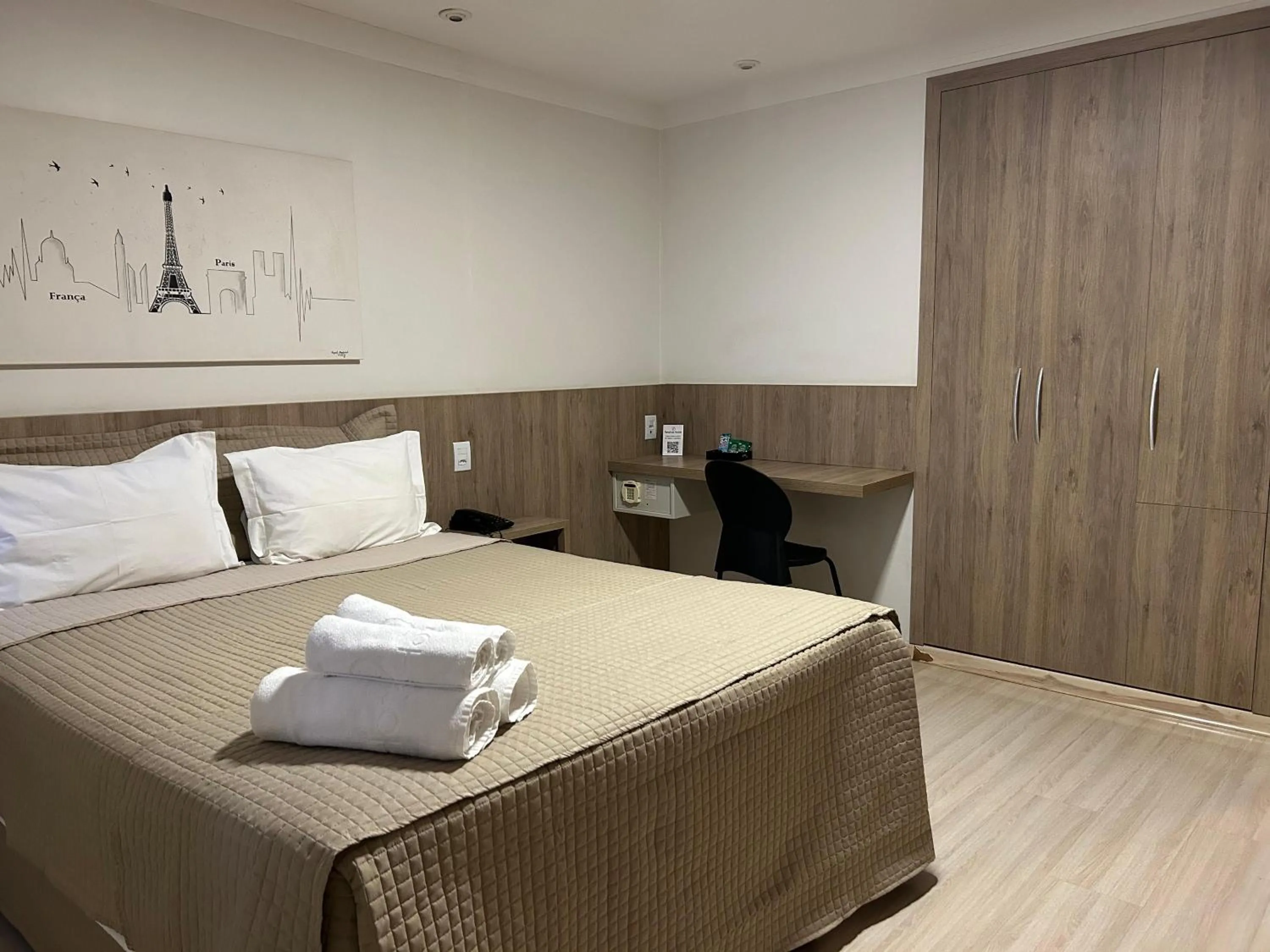 Bedroom, Bed in Realce Hotel