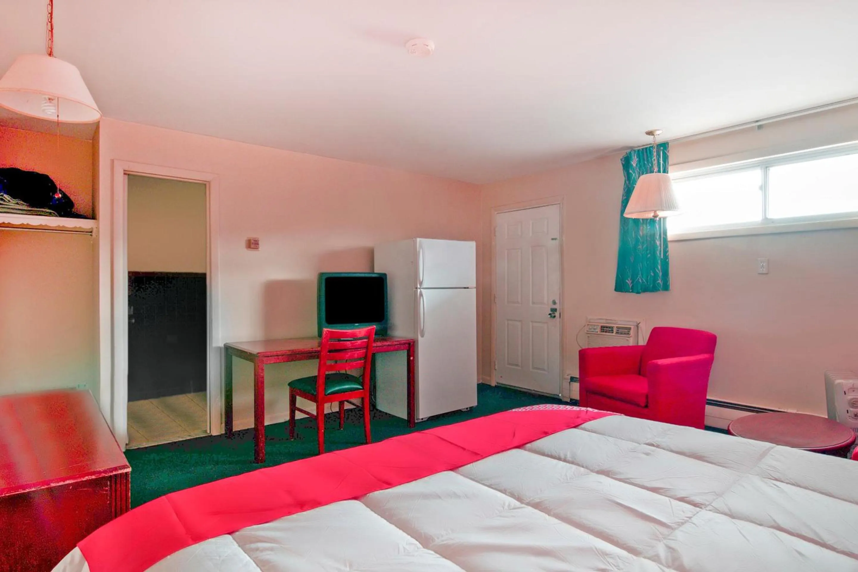 Bedroom in OYO Hotel Dalton PA I-81