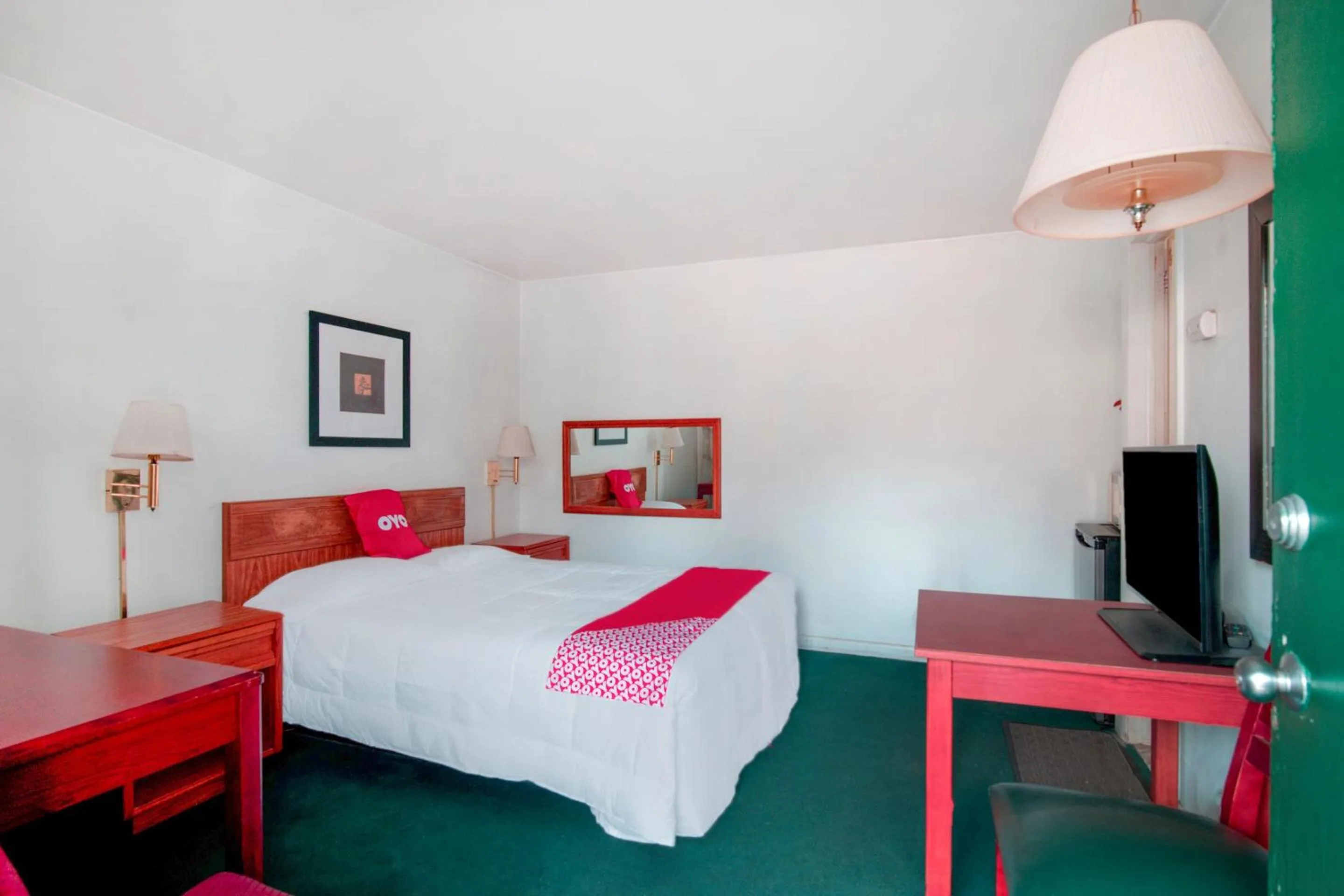 Bedroom in OYO Hotel Dalton PA I-81