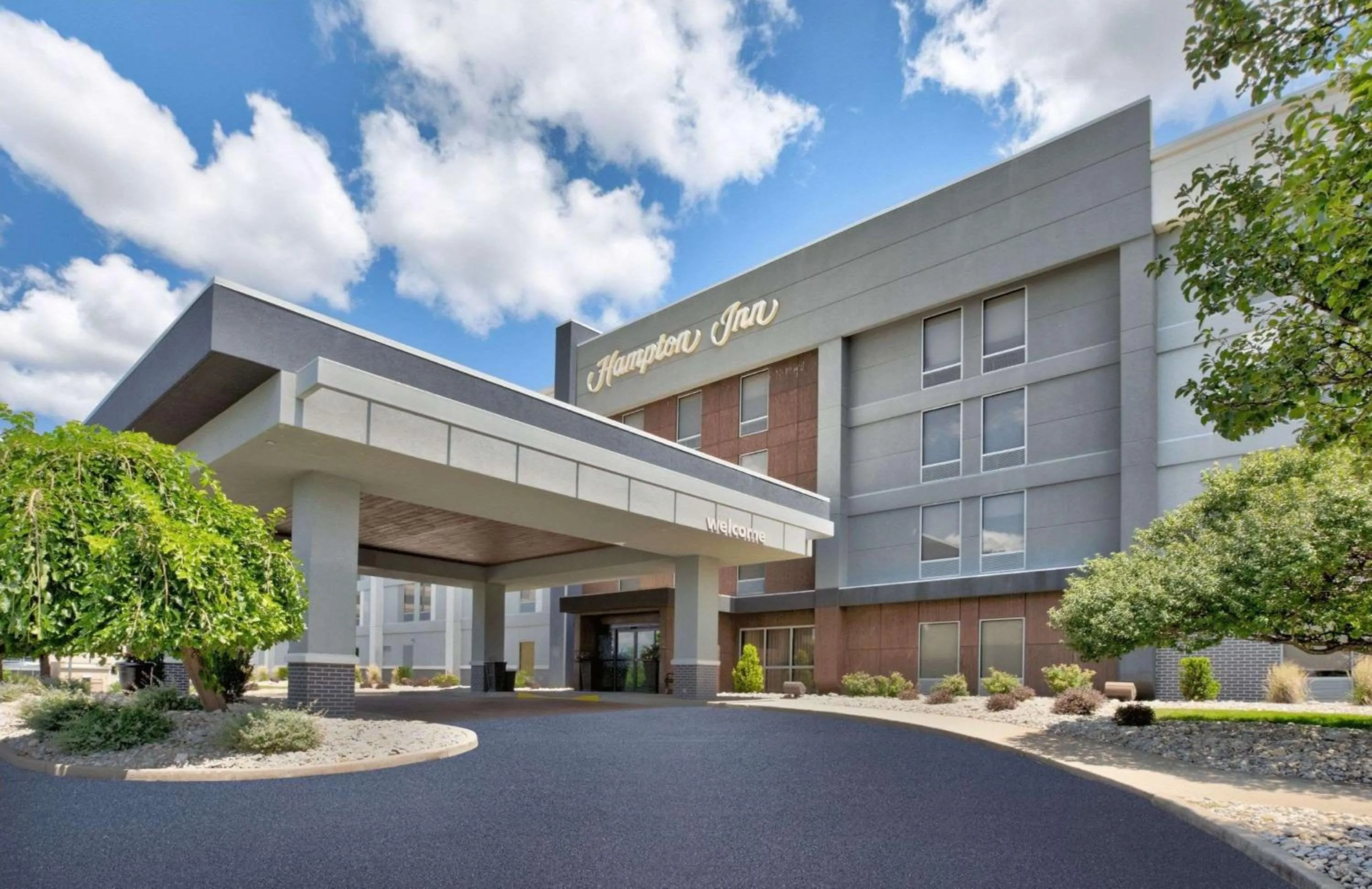 Property building in Hampton Inn Cincinnati Northwest Fairfield