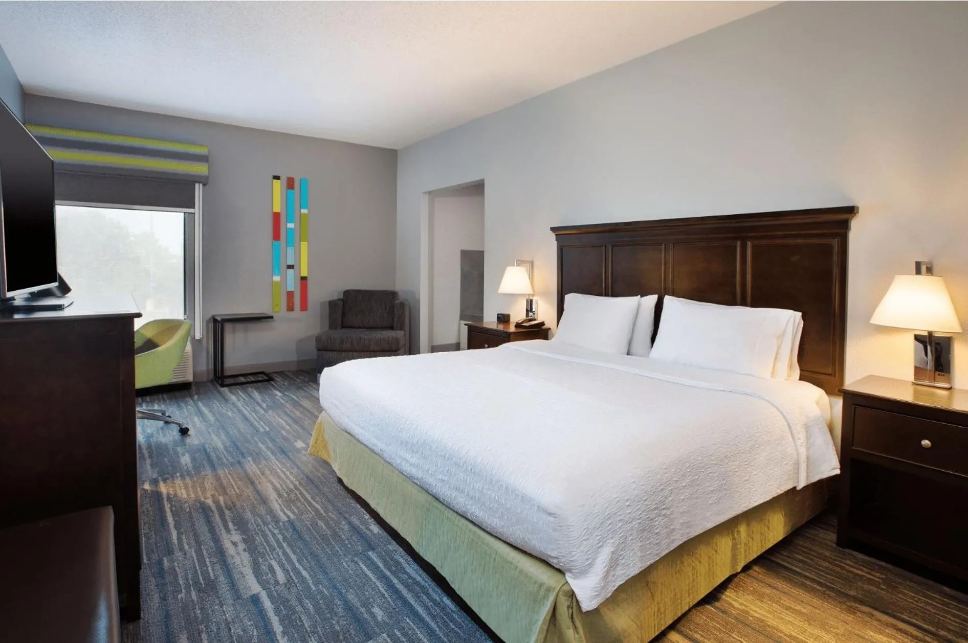 Guests, Bed in Hampton Inn Cincinnati Northwest Fairfield