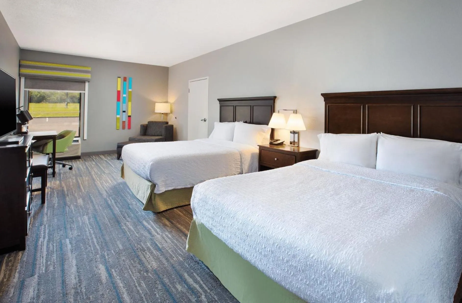 Guests, Bed in Hampton Inn Cincinnati Northwest Fairfield