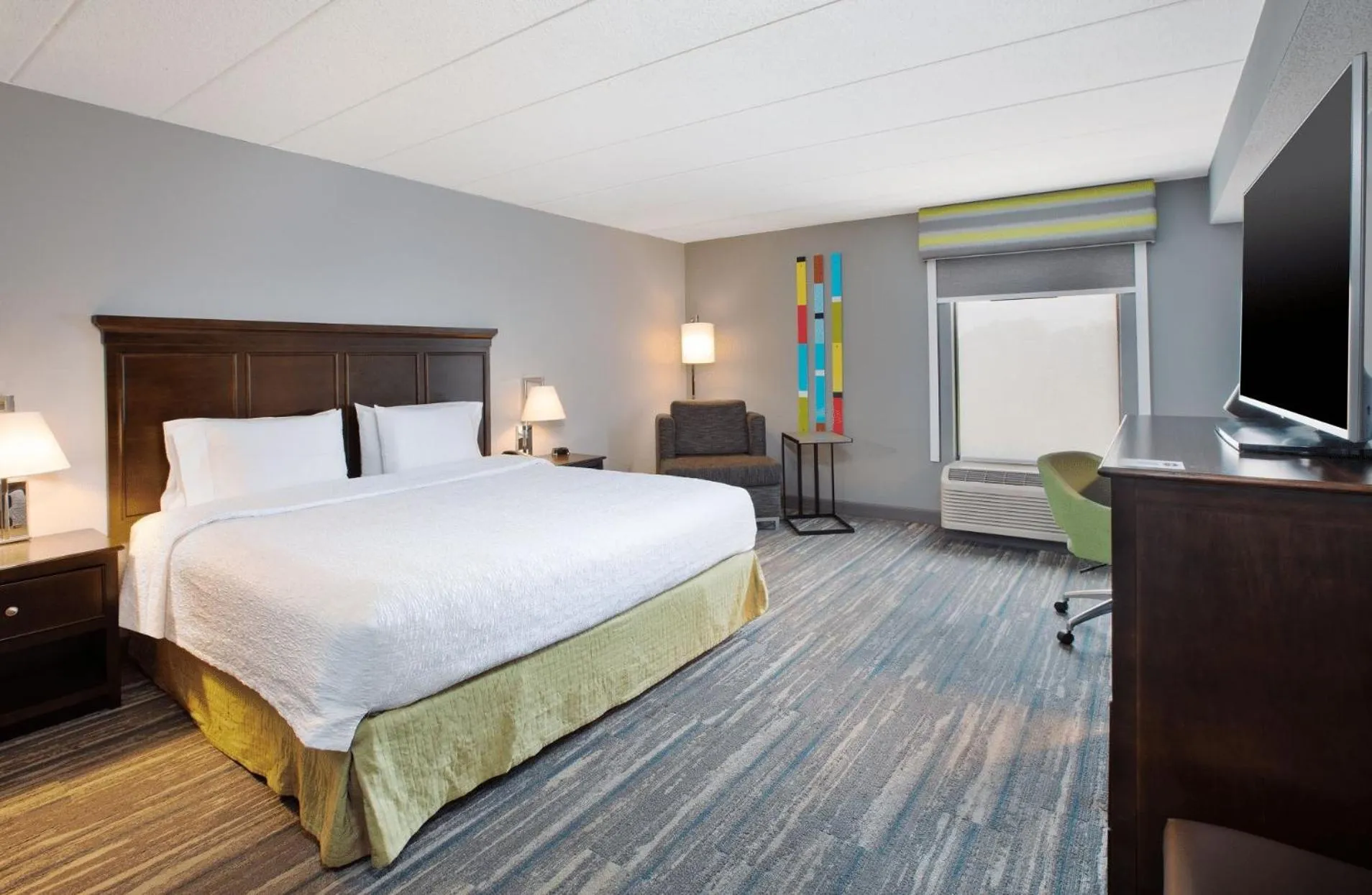 Guests, Bed in Hampton Inn Cincinnati Northwest Fairfield