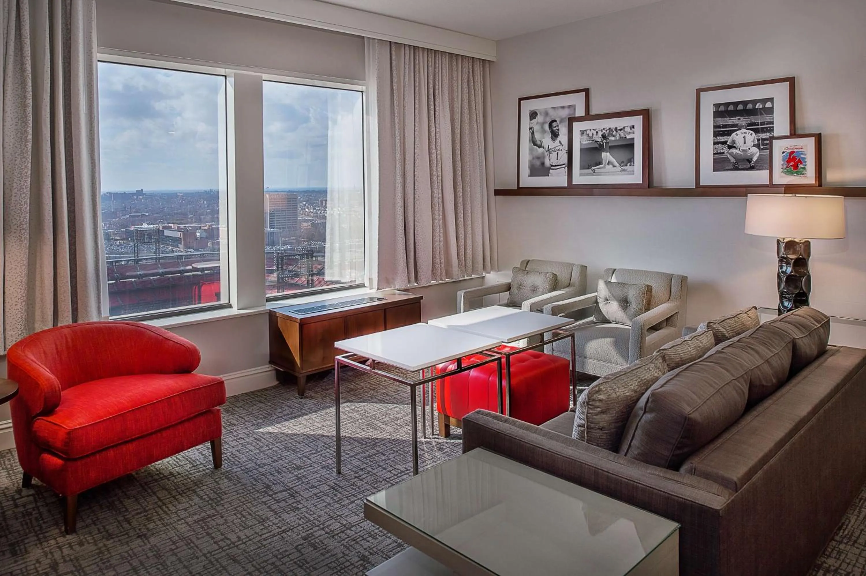 Living room in Hilton St. Louis at the Ballpark