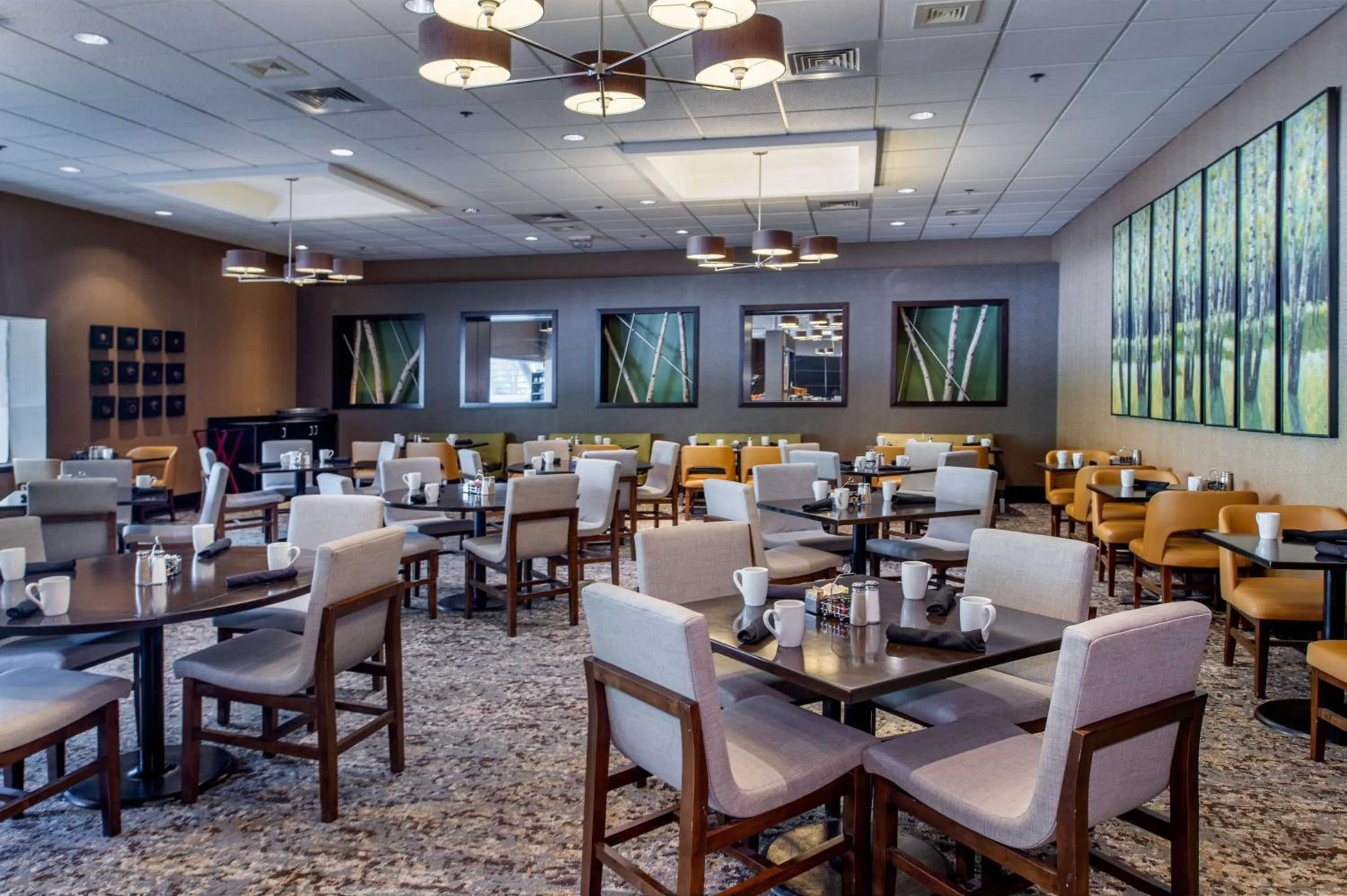 Restaurant/places to eat in Hilton St. Louis at the Ballpark