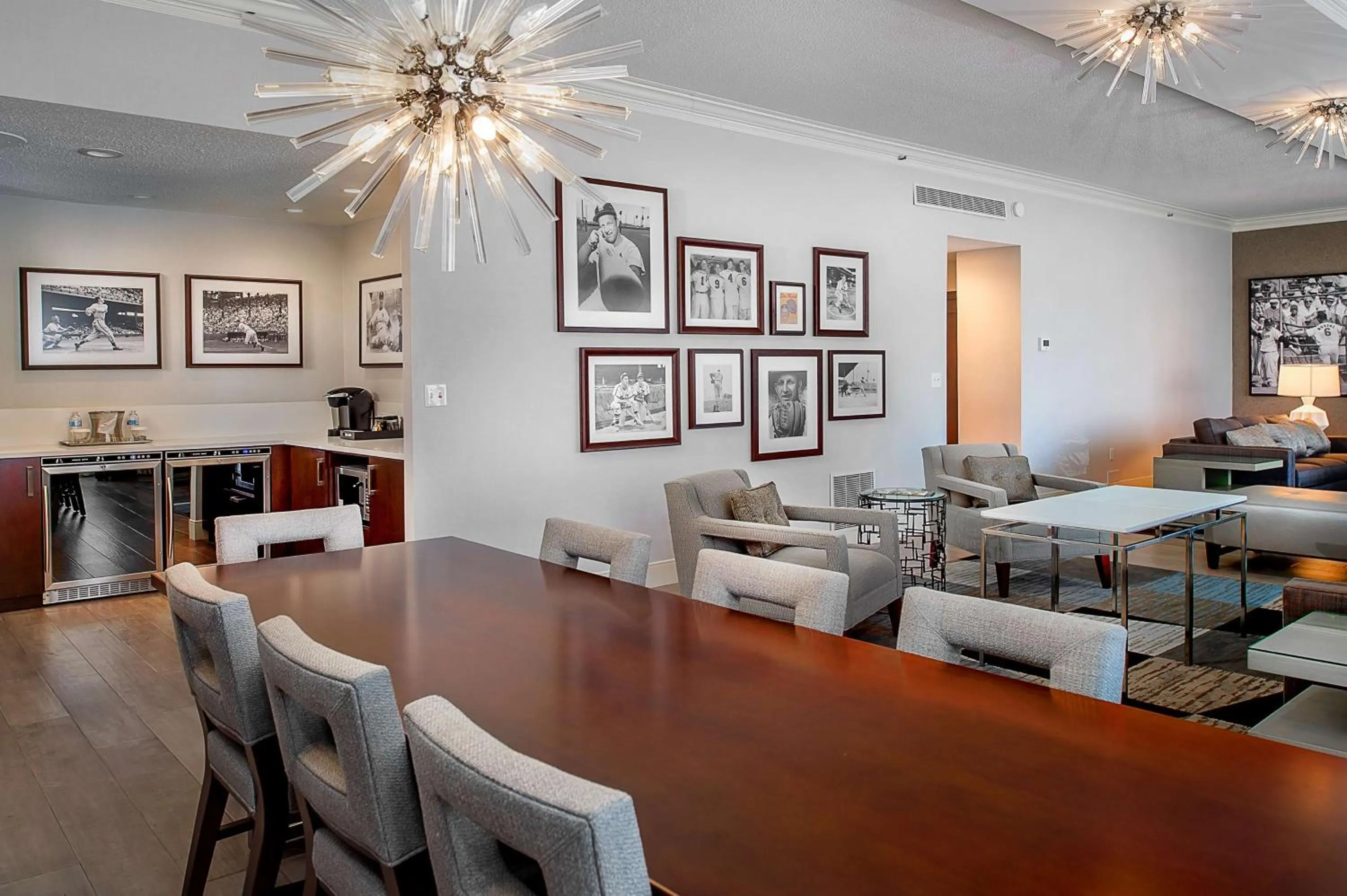 Living room in Hilton St. Louis at the Ballpark