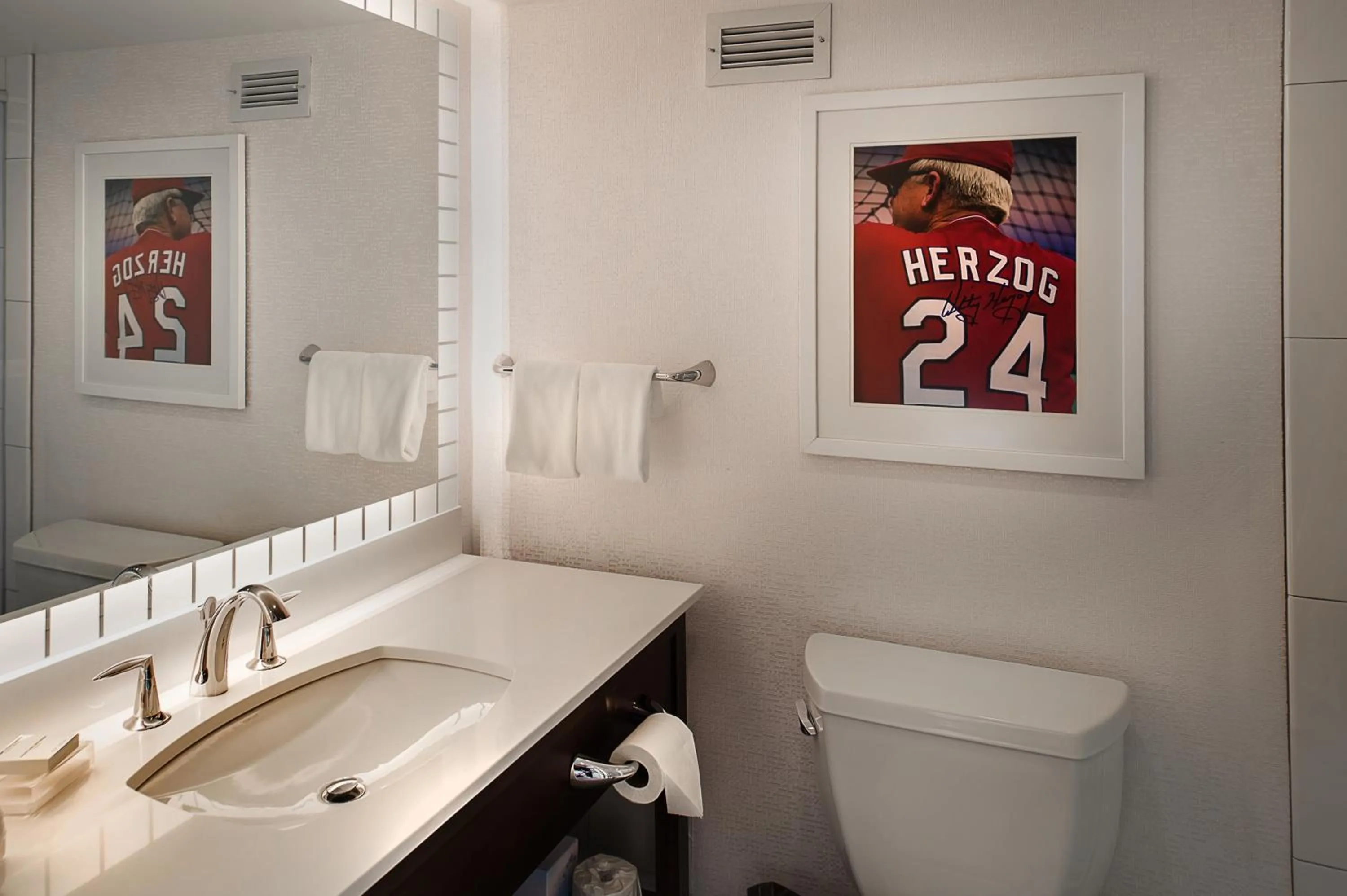 Bathroom in Hilton St. Louis at the Ballpark