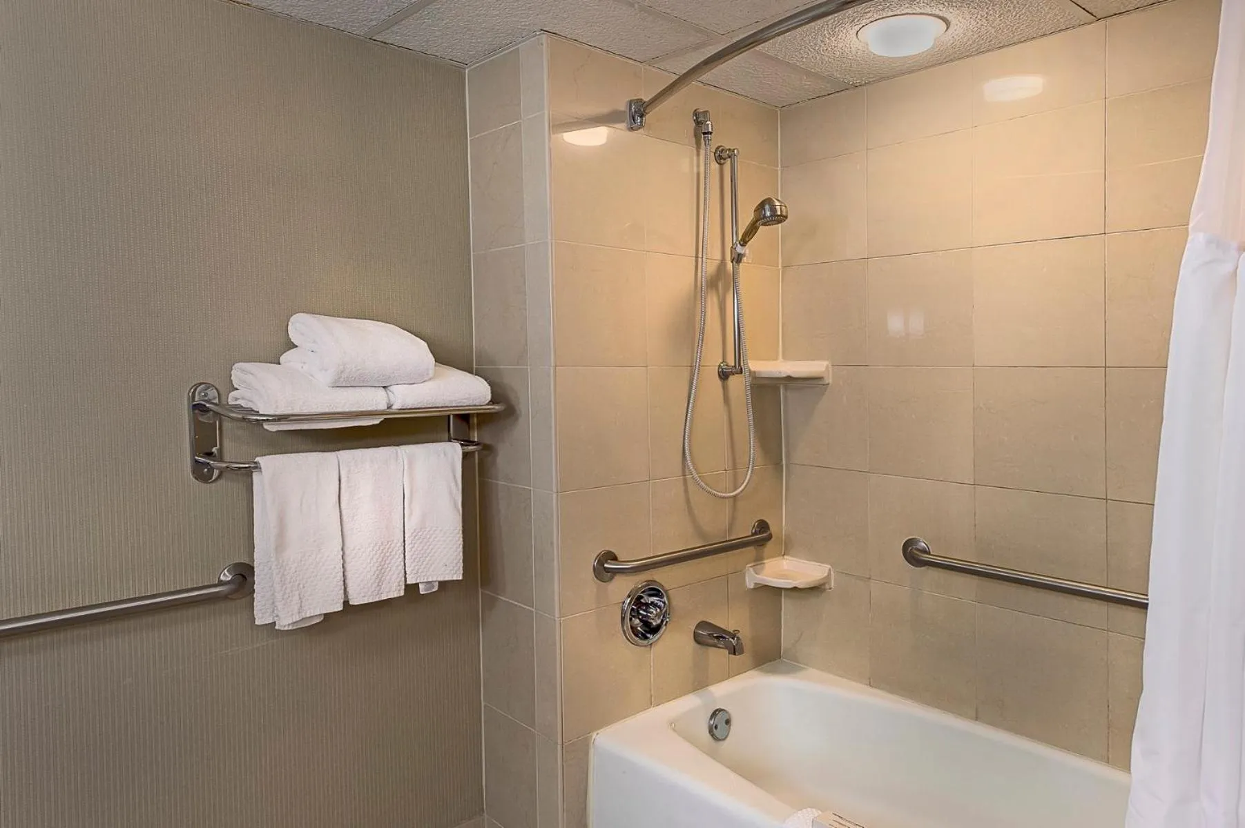 Bathroom in Hilton St. Louis at the Ballpark