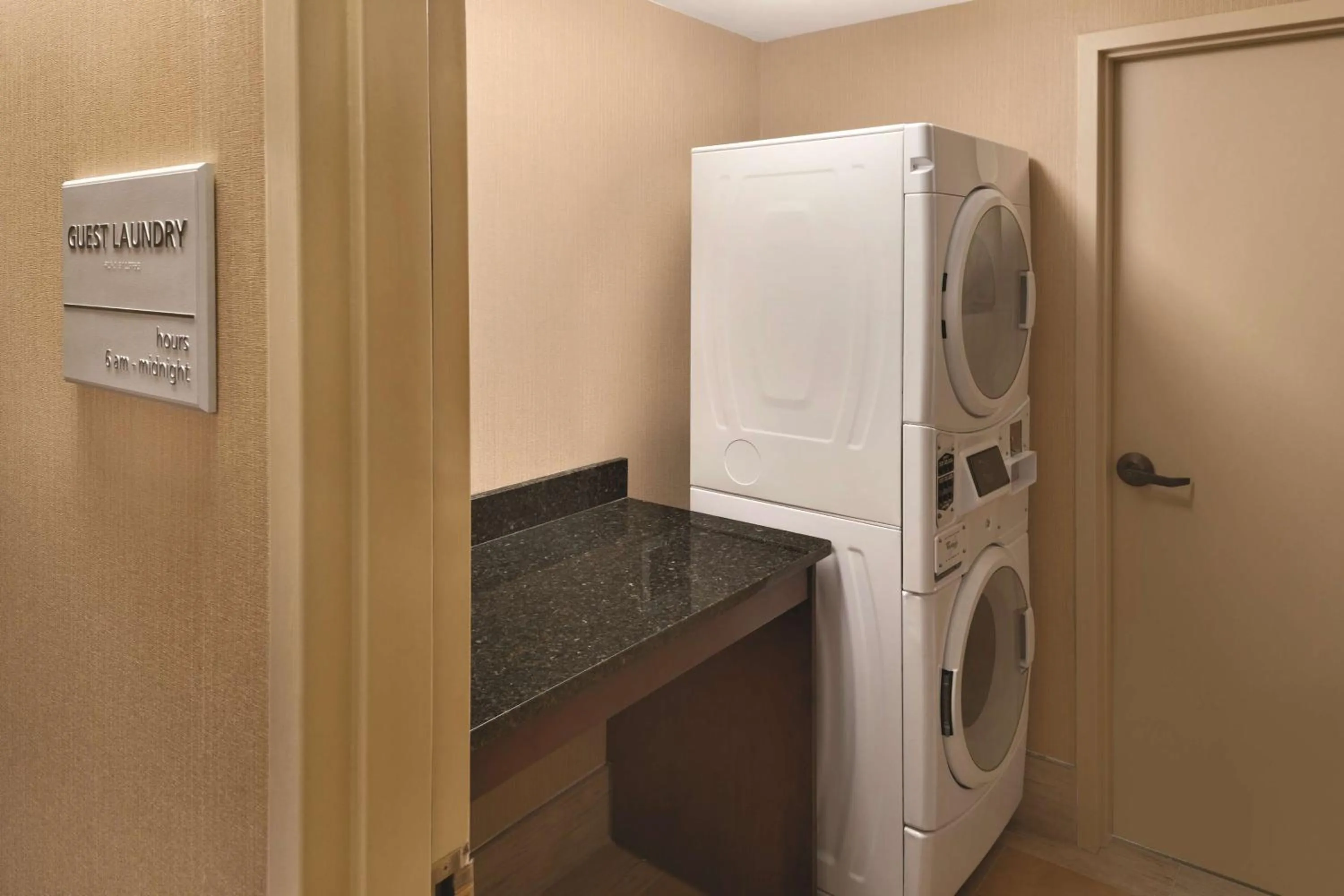 Property building in Hampton Inn Cincinnati Kings Island