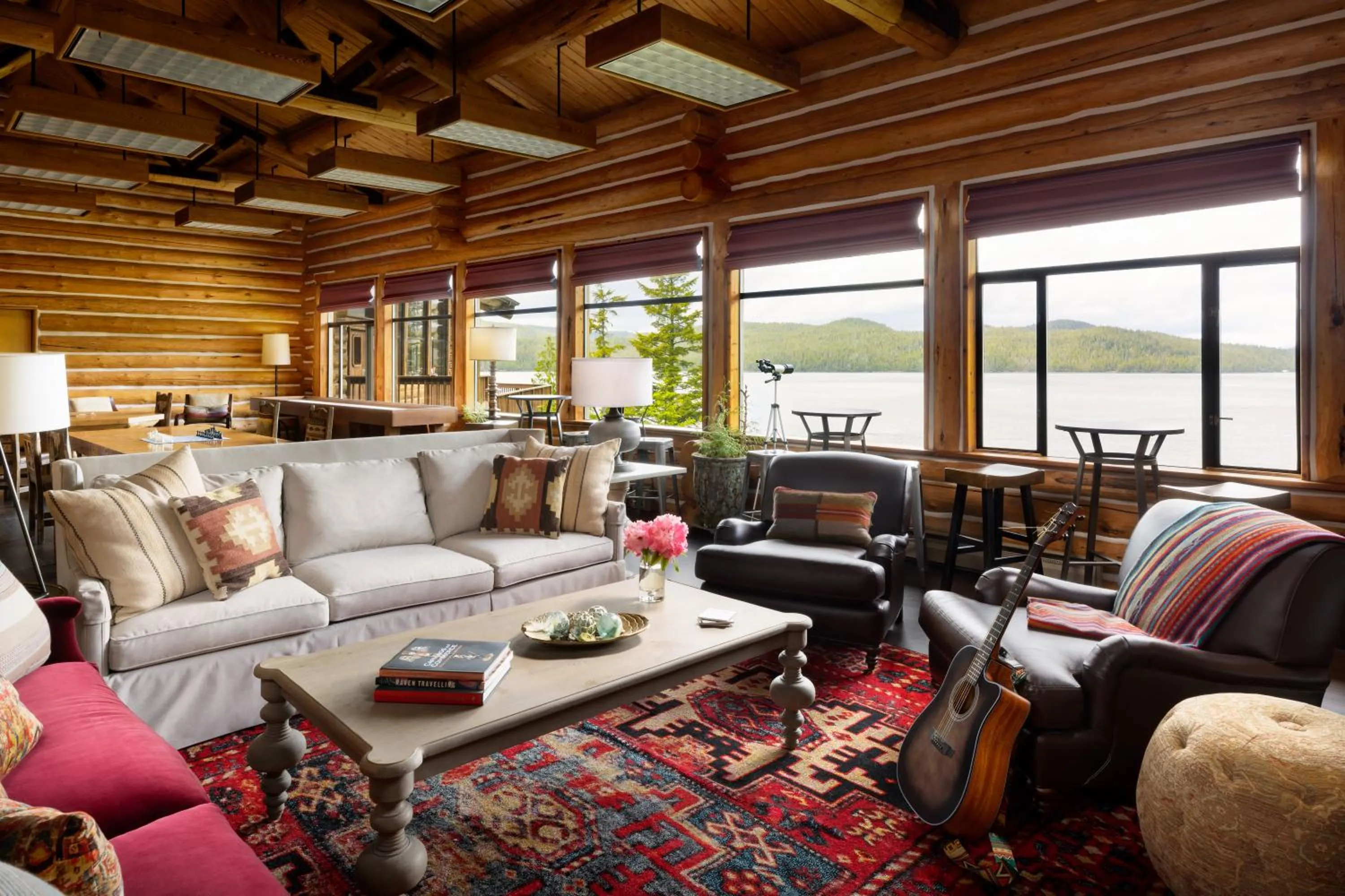 Lounge or bar in Salmon Falls Resort