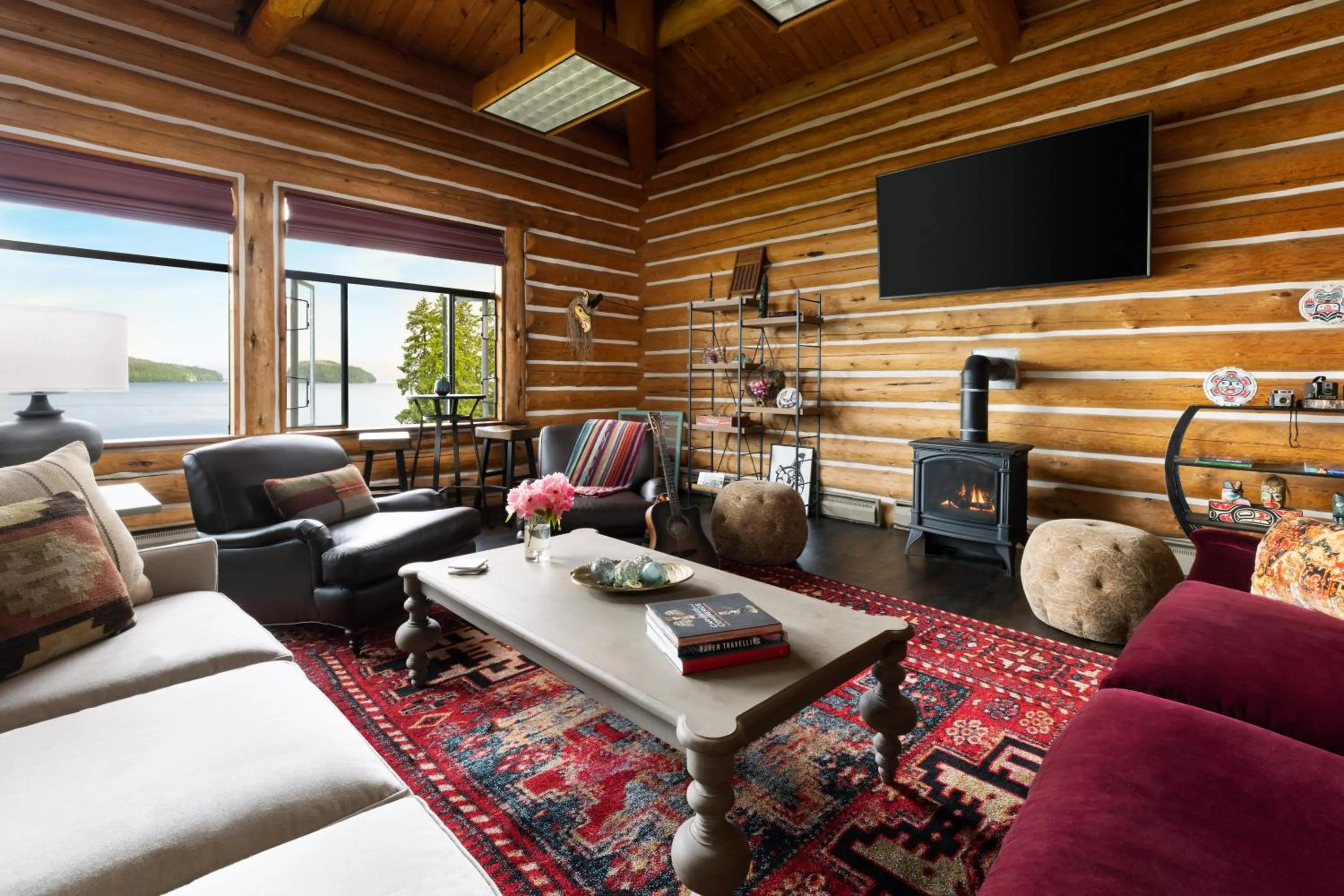 Lounge or bar in Salmon Falls Resort