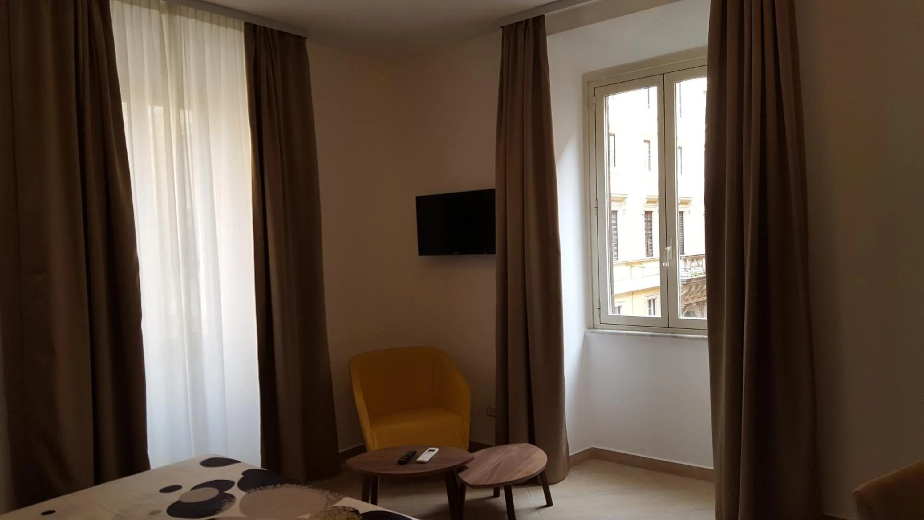 Decorative detail in Una Finestra su Monti