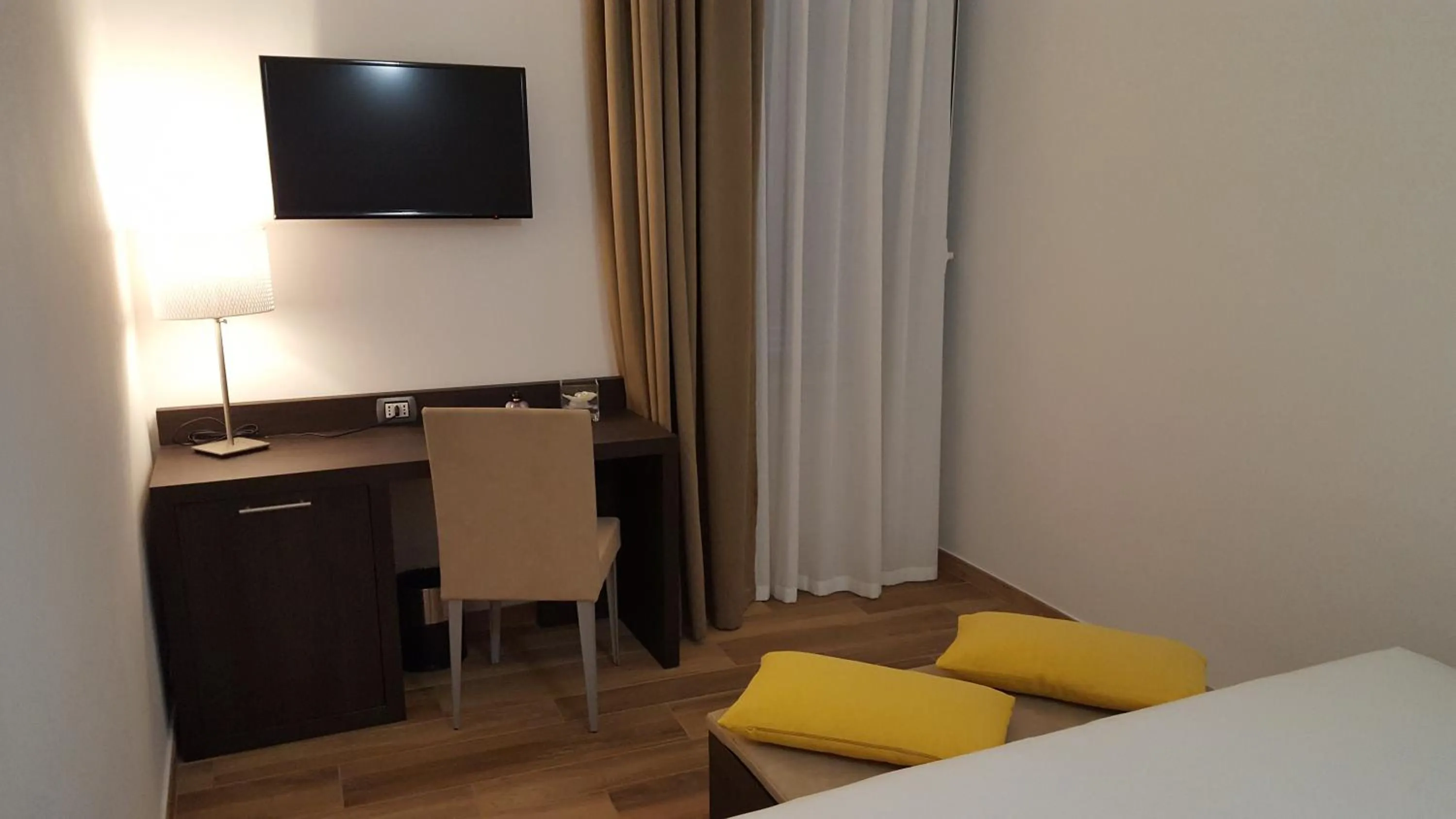 TV and multimedia, Bed in Una Finestra su Monti