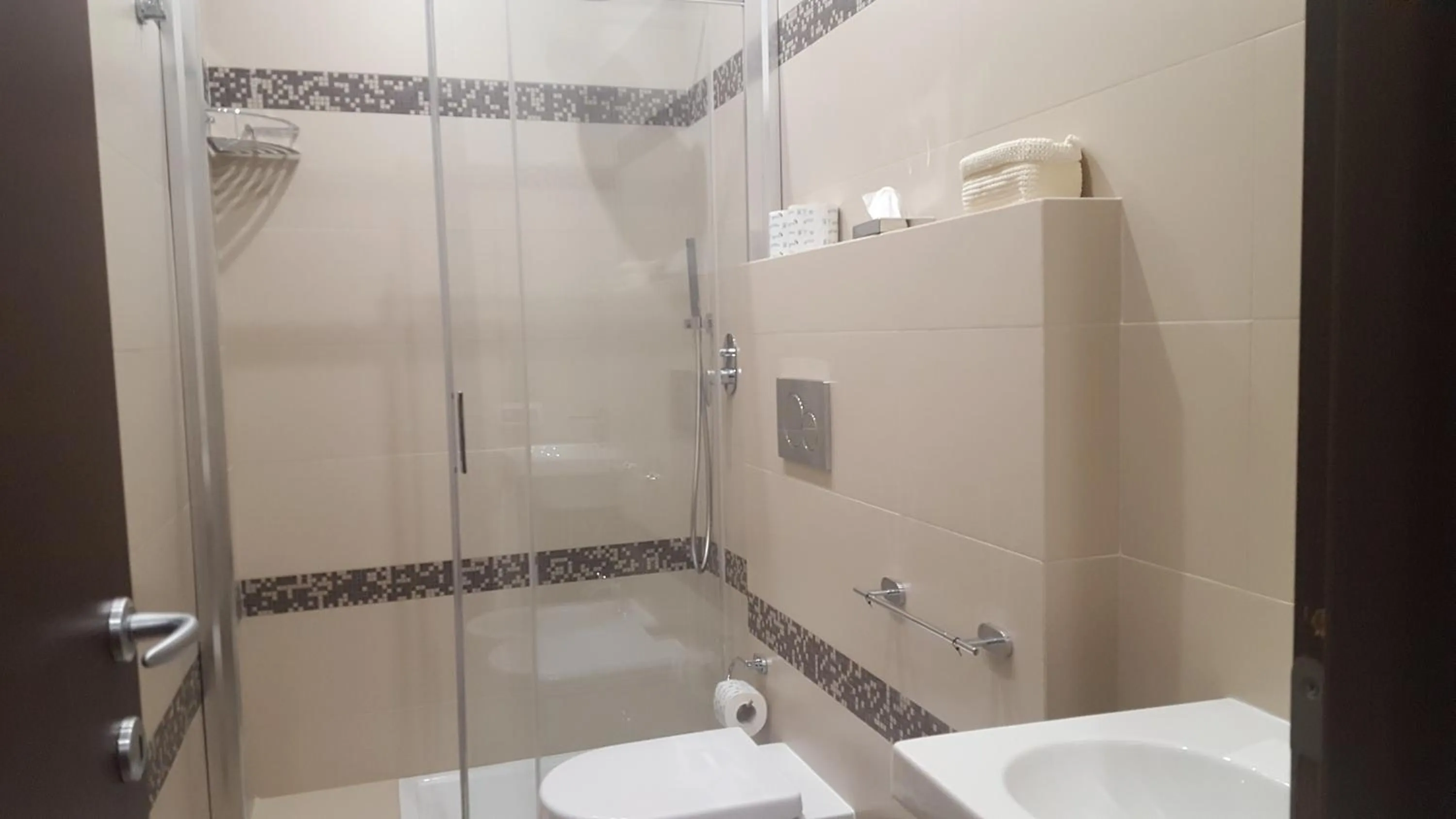 Shower in Una Finestra su Monti