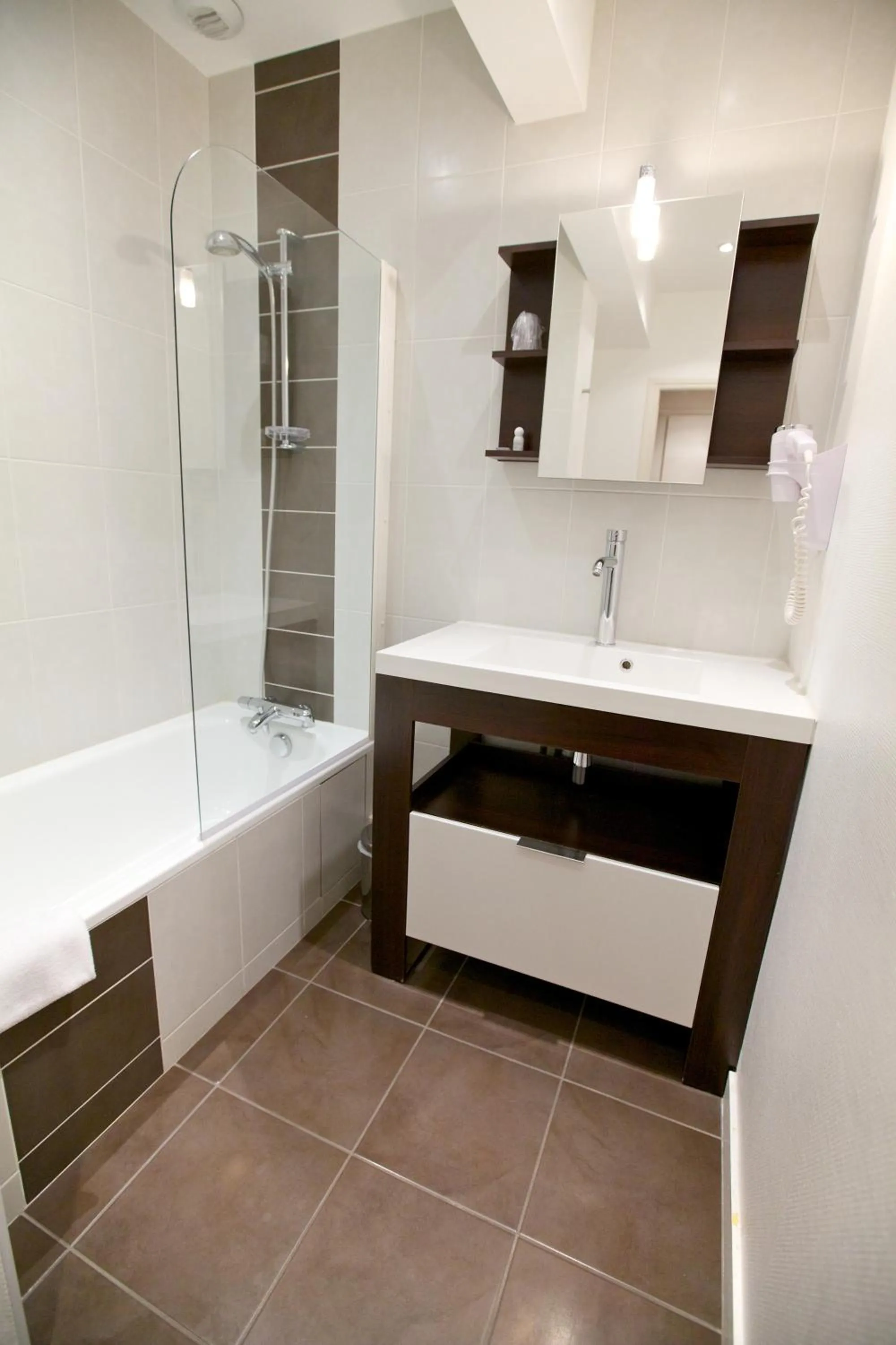 Bathroom in Hôtel Montchapet Dijon Centre