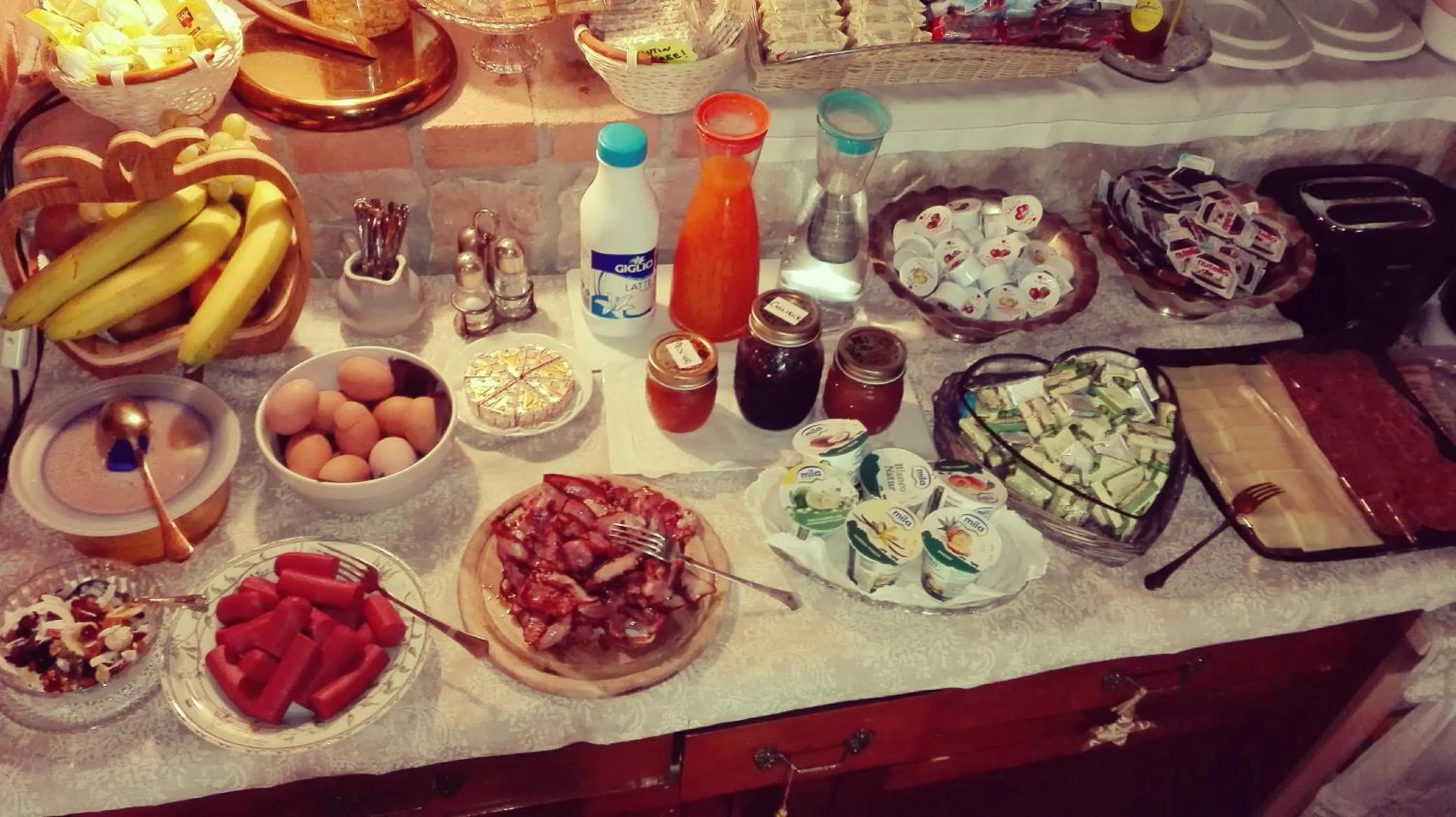 Continental breakfast in B&B Le Corone